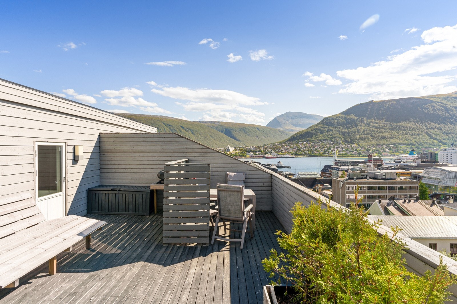 Sameiet har en stor felles takterrasse med fantastiske sol- og utsiktsforhold.