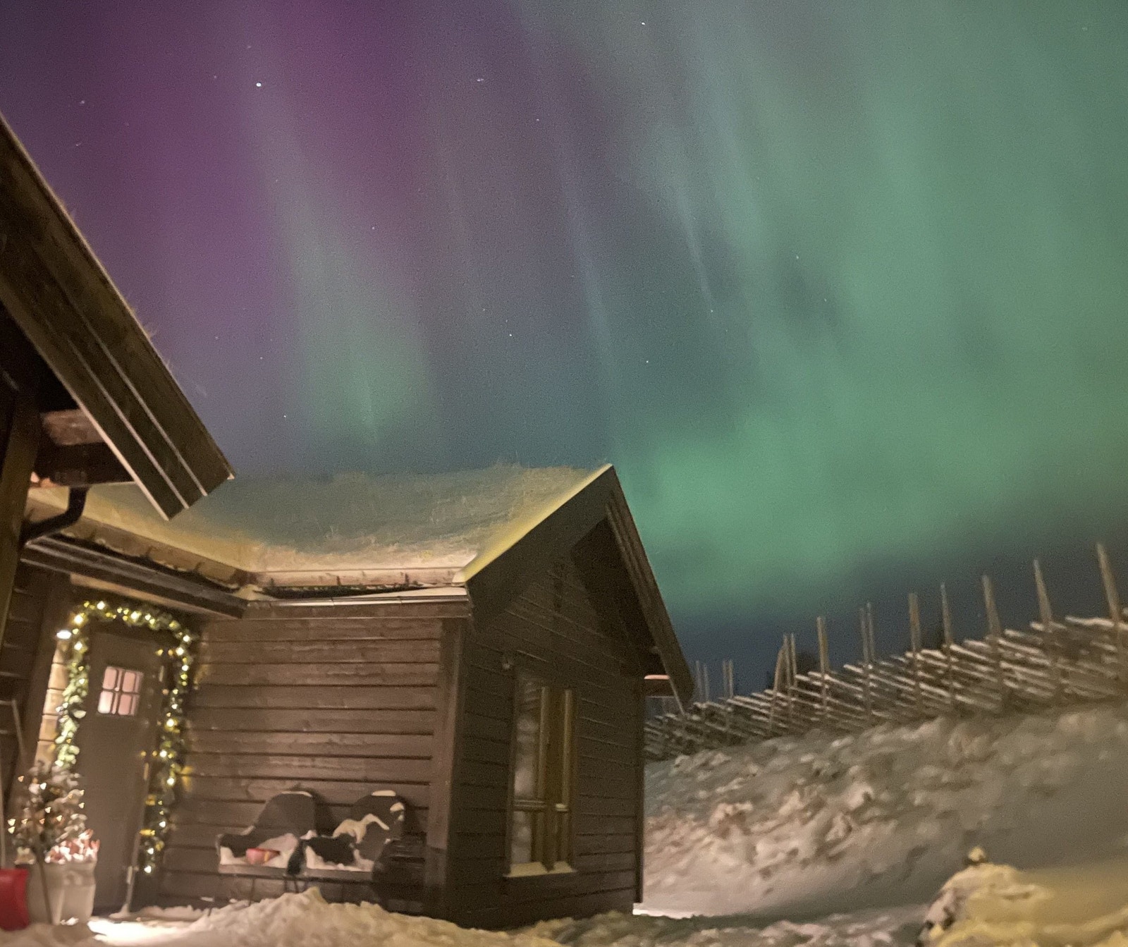 Nordlys over hytta Galleribilde