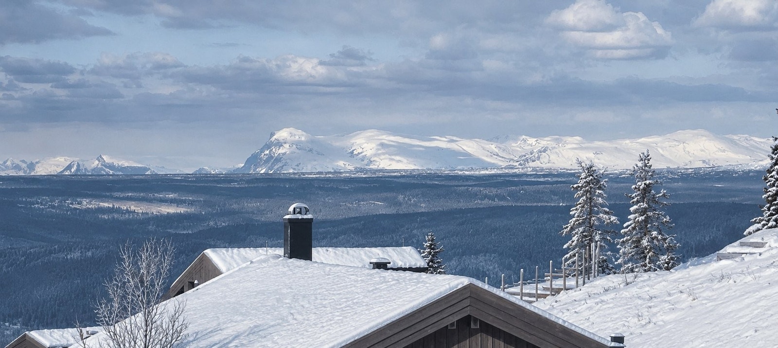 Panoramautsikt fra hytta mot Skogshorn Galleribilde