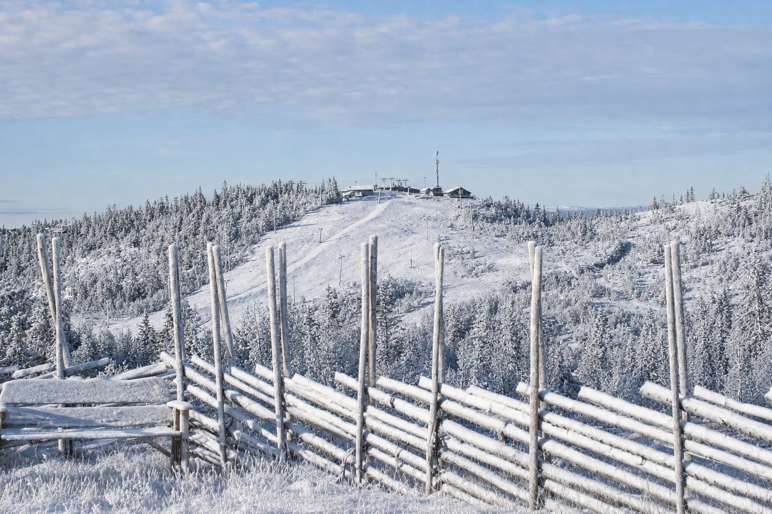 Utsikt fra hytta mot Valdres alpinanlegg Galleribilde