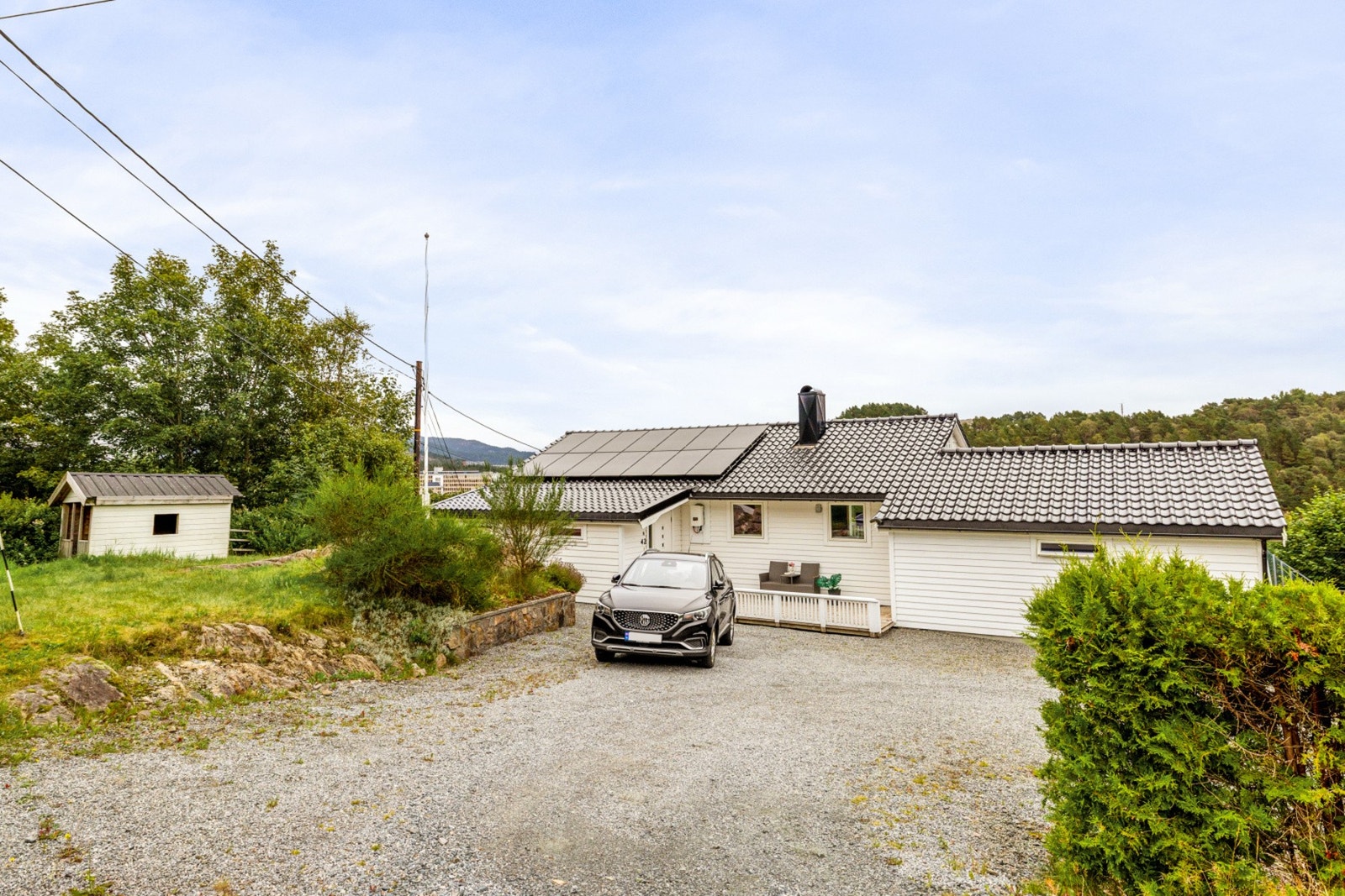 Her kan du nyte en magisk panoramautsikt mot sjøen og nærområdet Galleribilde