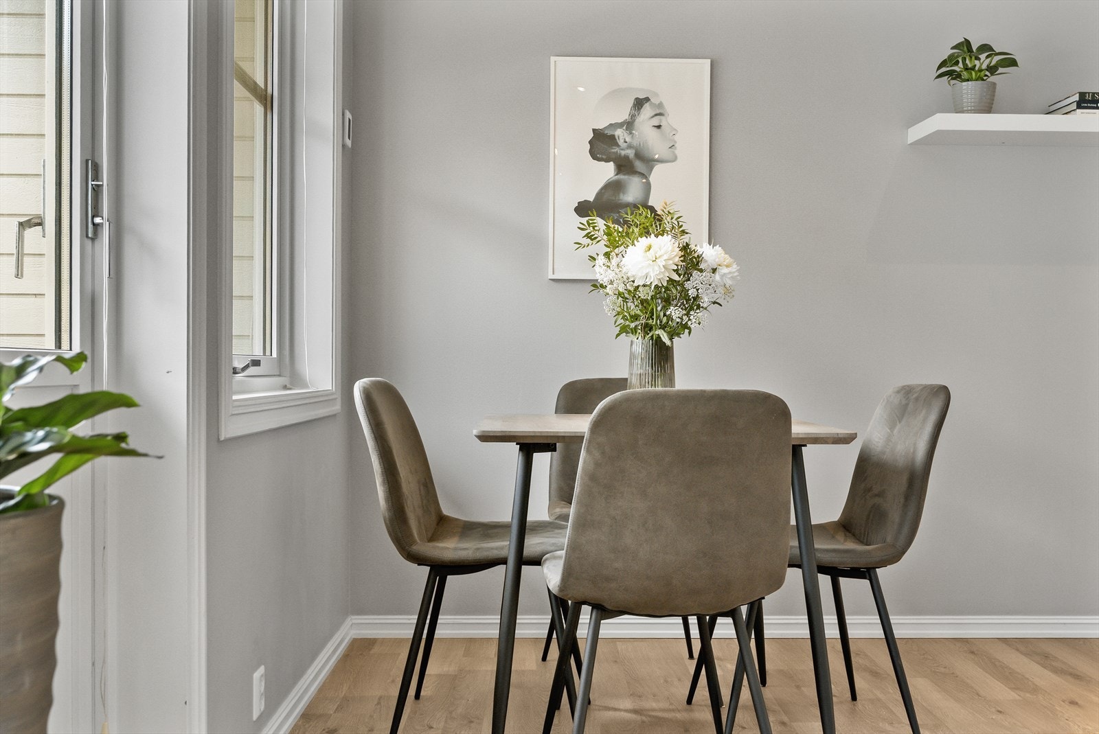 - Fra kjøkken er det utgang til delvis overbygd veranda på 6m2 - Galleribilde