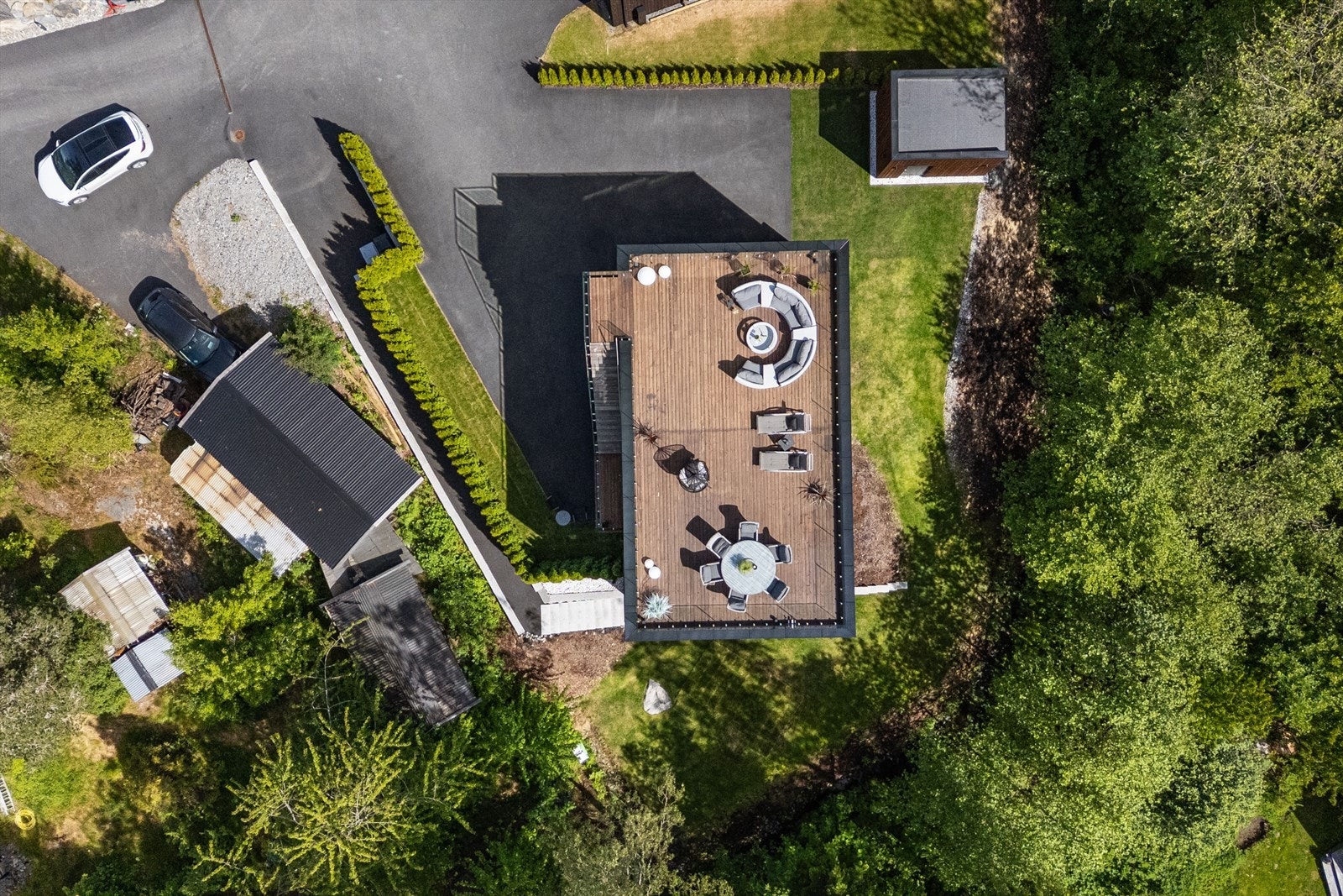 Takterrassen sett ovenfra, som viser de ulike sonene for bespisning og avslapning. Galleribilde