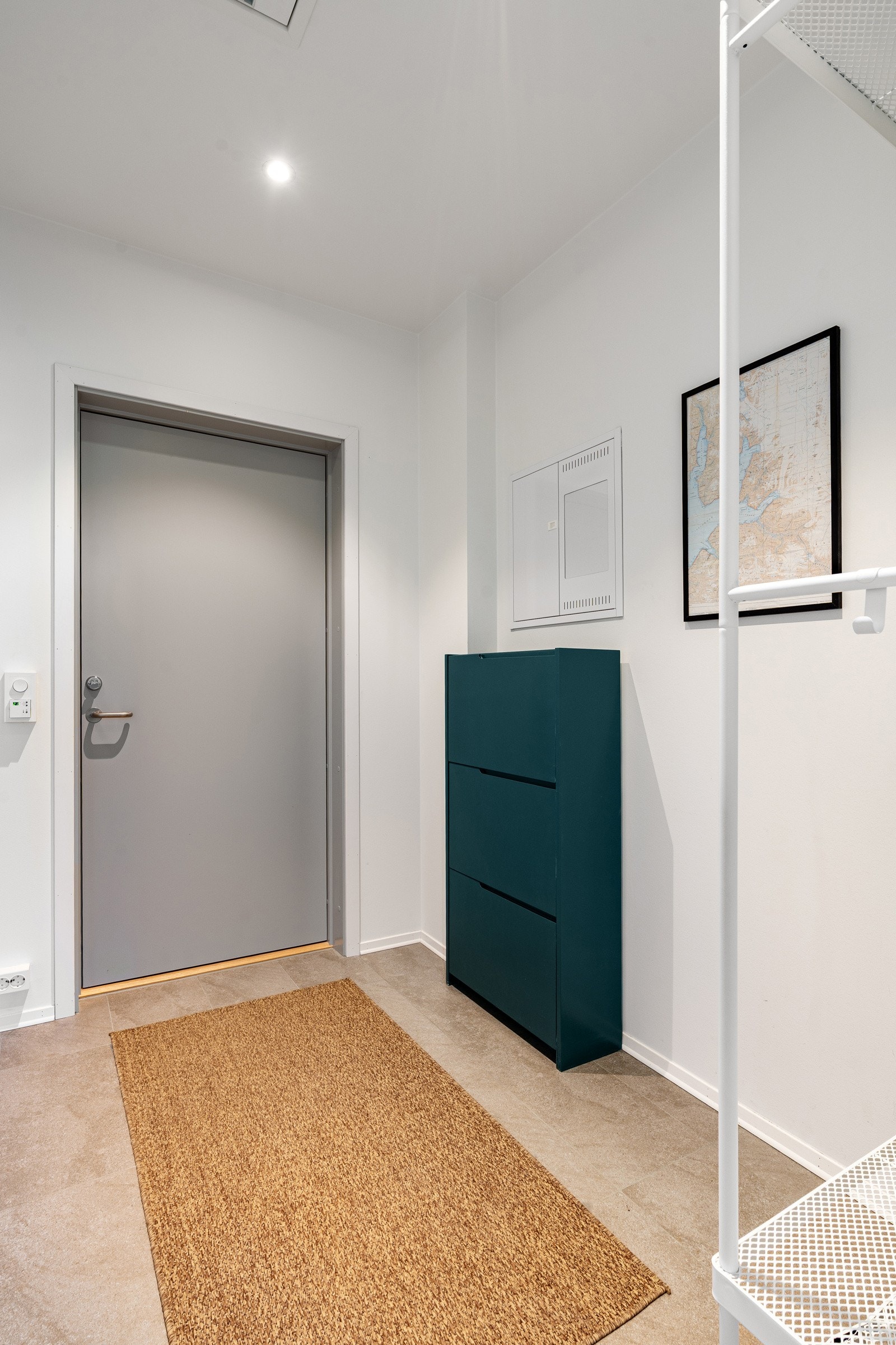 Velkommen inn! Innbydende entré med plass til sko og yttertøy - Et ryddig førsteinntrykk når du kommer hjem. Galleribilde