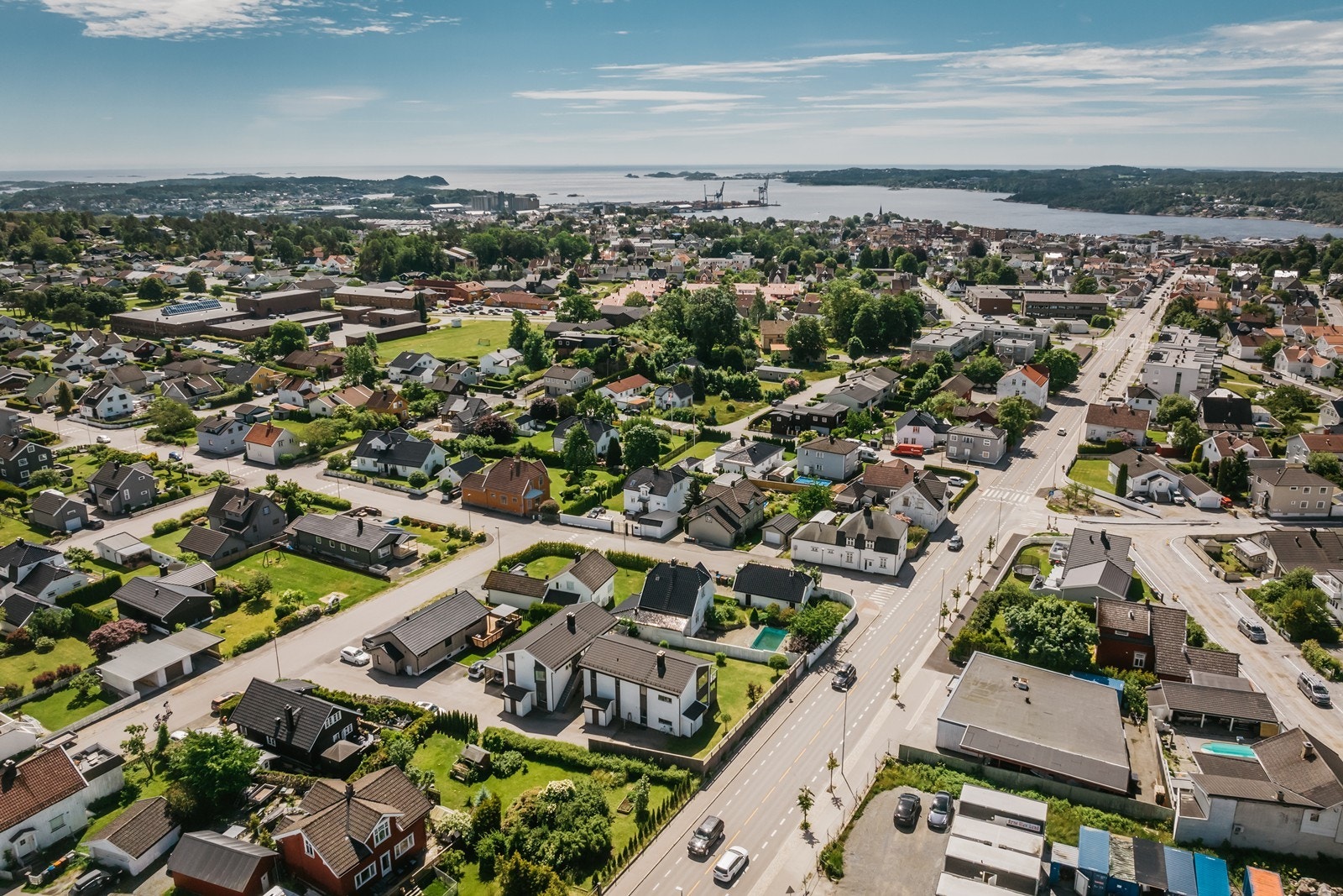 turområder i nærmiljøet er Bøkeskogen en liten gåtur unna. Bystien som er en fantastisk rundur i Larvik går rett nedenfor boligen. Se: https://ut.no/turforslag/1114539/bystien-larvik Galleribilde