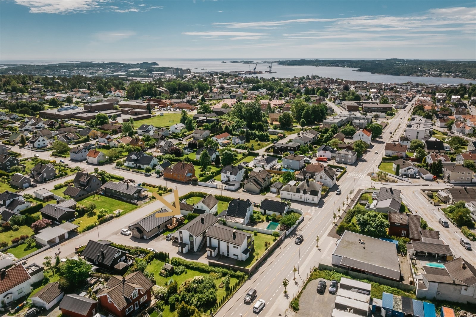 Turområder i nærmiljøet er Bøkeskogen en liten gåtur unna. Bystien som er en fantastisk rundur i Larvik går rett nedenfor boligen. Se: https://ut.no/turforslag/1114539/bystien-larvik Galleribilde