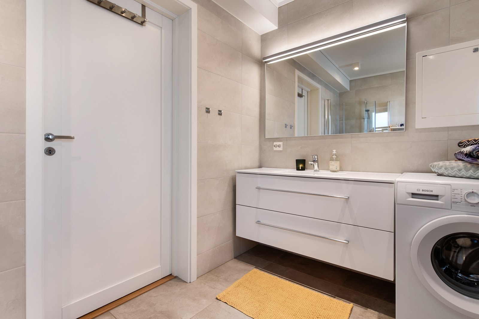 Her kan det sminkes, vaskes og dusjes i monn. Galleribilde
