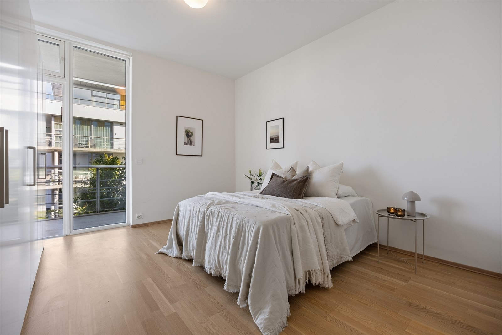 Hovedsoverom med utgang til egen, privat balkong. Galleribilde