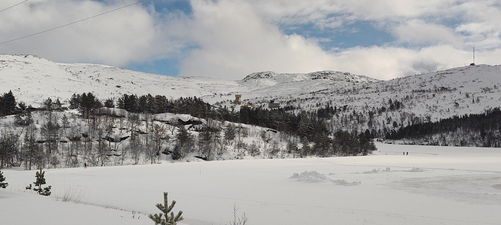 Store tråkkede skiløyper og flotte fjellområder for Randonee, eller fjellski. Galleribilde