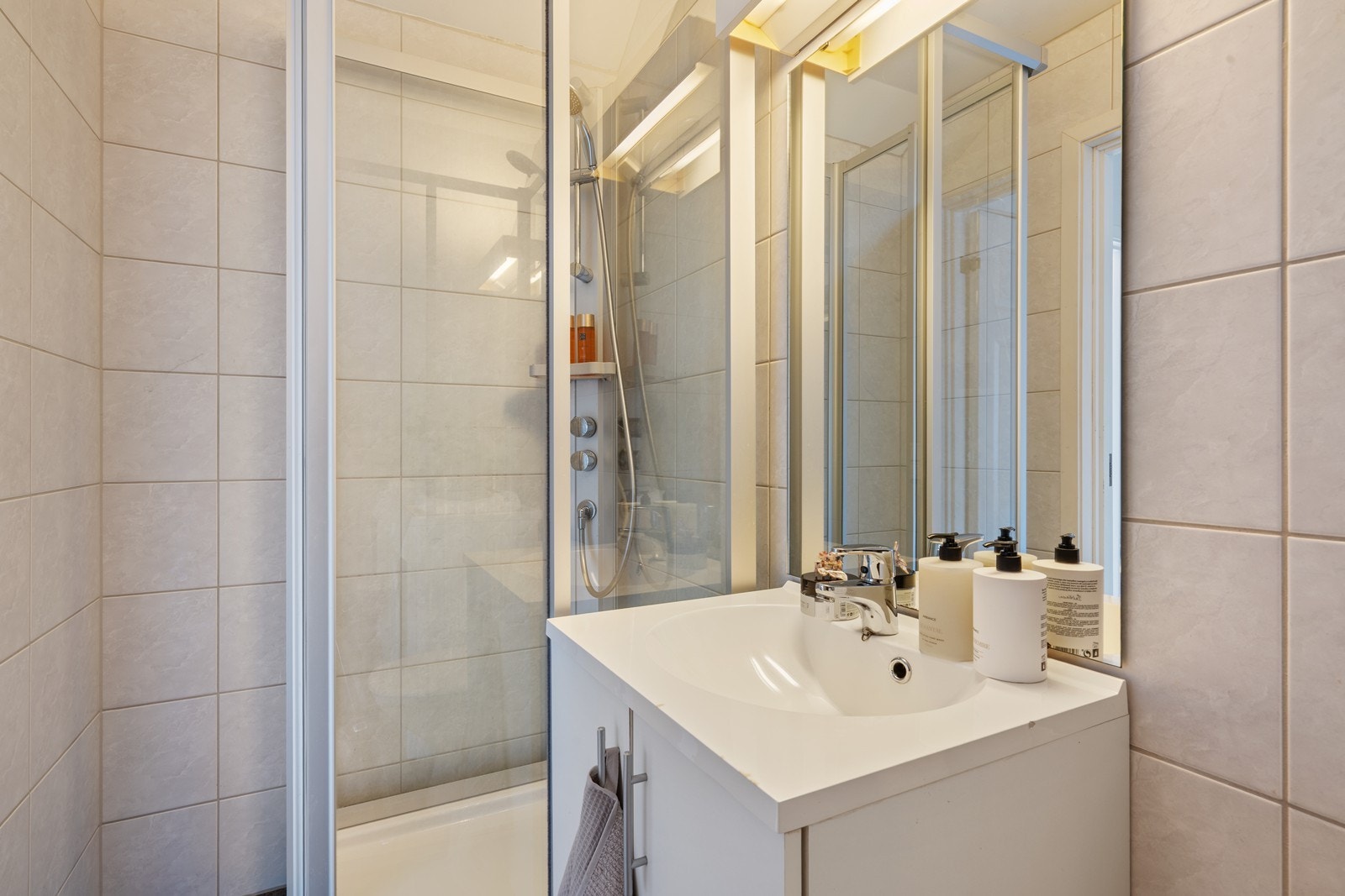 Badet har opplegg for vaskemaskin. Galleribilde