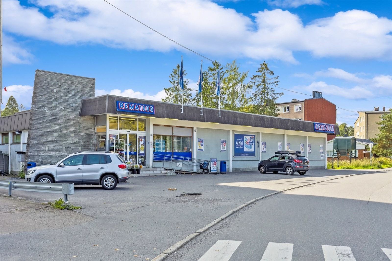 Nærmeste dagligvarehandel er Rema 1000, kun et par minutter unna. Galleribilde