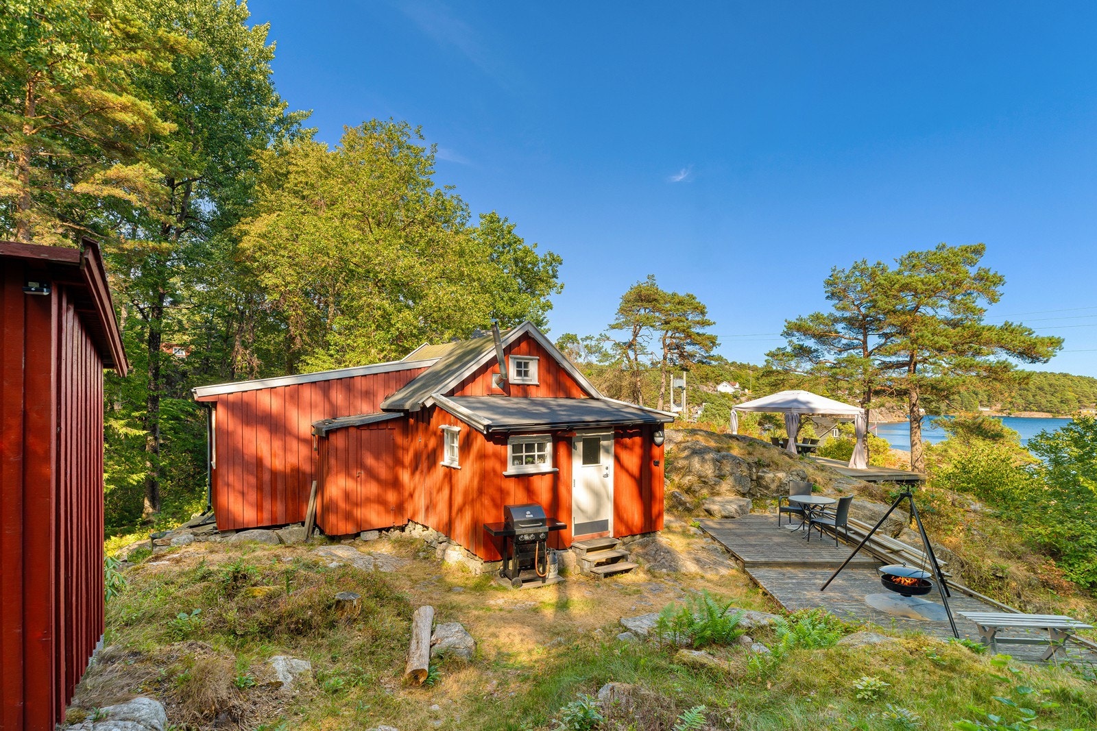 Her kan du skape fantastiske sommerminner for store og små med alt tilrettelagt for båtliv m/fiske, avslapning og naturens ro Galleribilde
