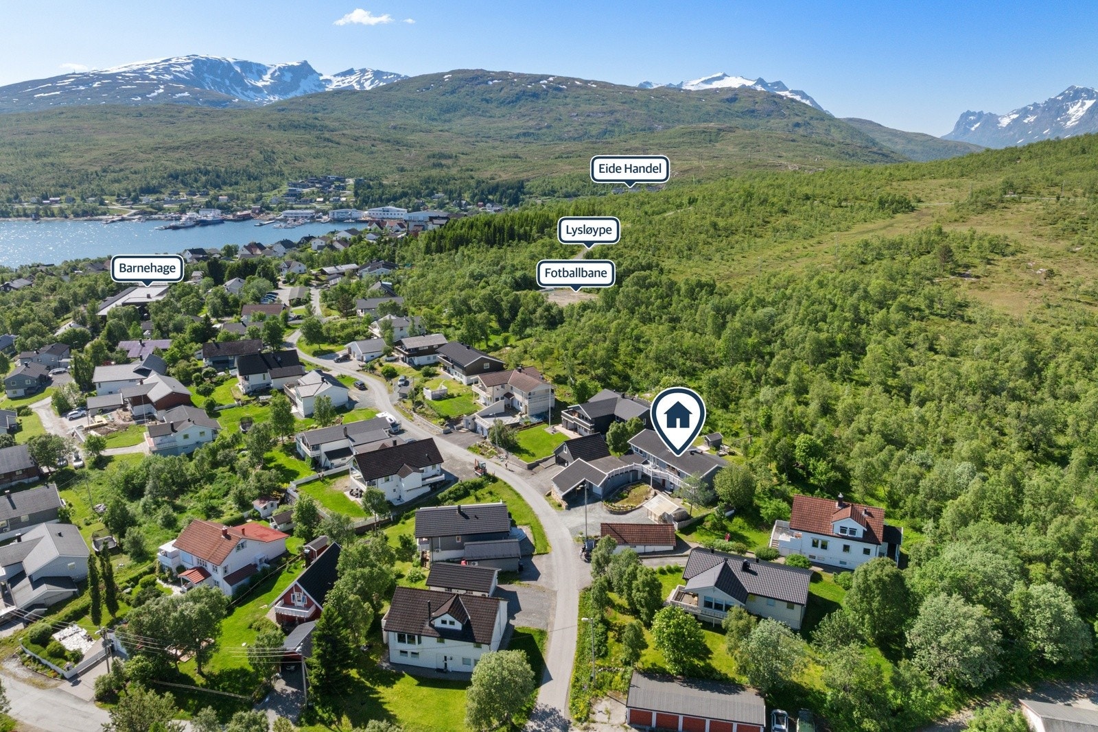 En stor og flott enebolig med utleie og fantastisk beliggenhet helt inntil markagrensa.