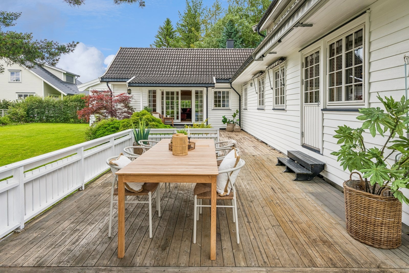 Terrassen er på hele 67 kvm og vender mot
Sør med gode solforhold. Galleribilde