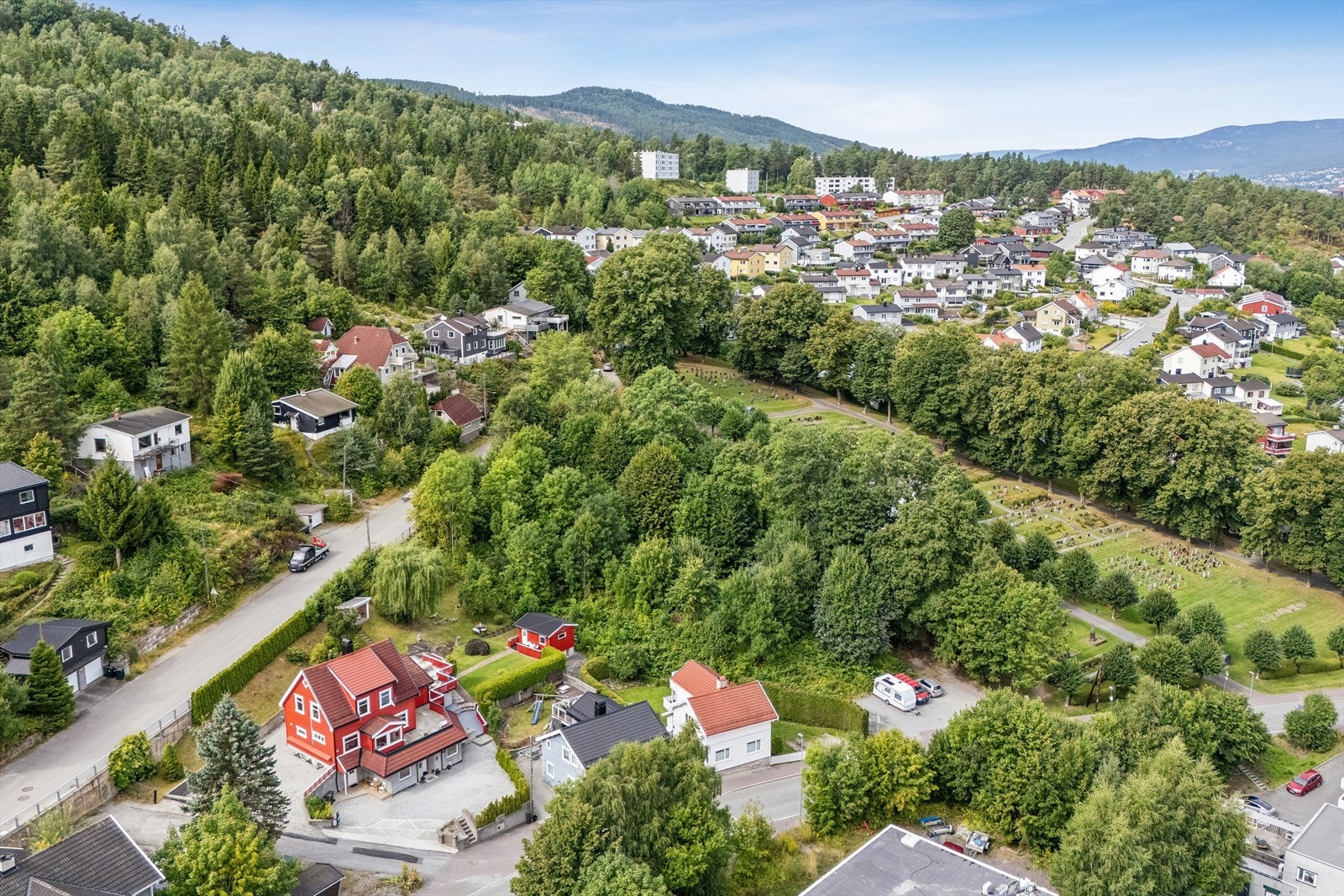 Fra eiendommen er det kort vei til fine turområder og lysløyper. Galleribilde