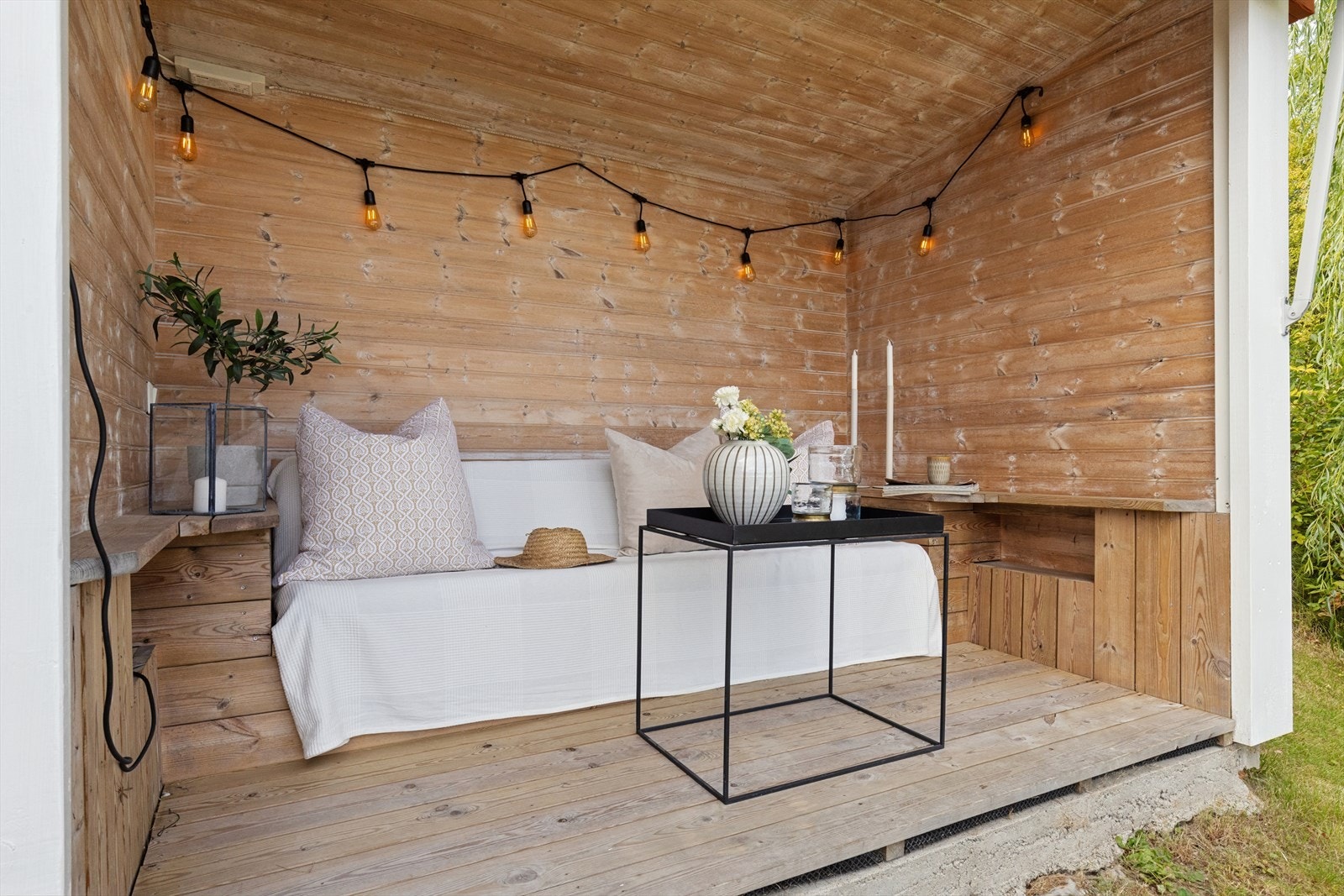 Pergola med plass for en hyggelig sittegruppe. Galleribilde