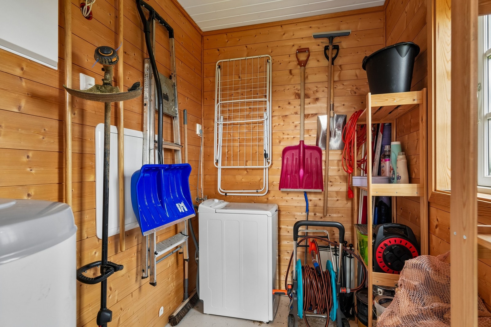 Bod med utvendig adkomst. Dette rommet har opplegg til vaskemaskin. Galleribilde