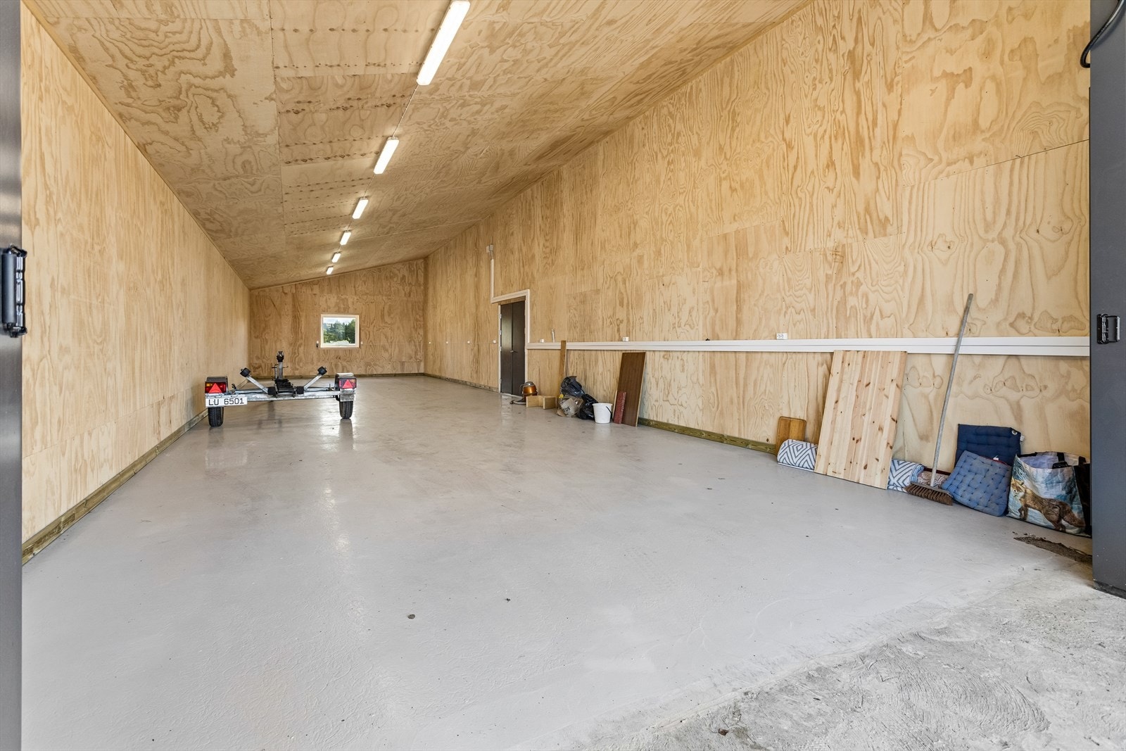 I 2024 ble låven tilbygd med en ny, isolert hall mot nord. Galleribilde