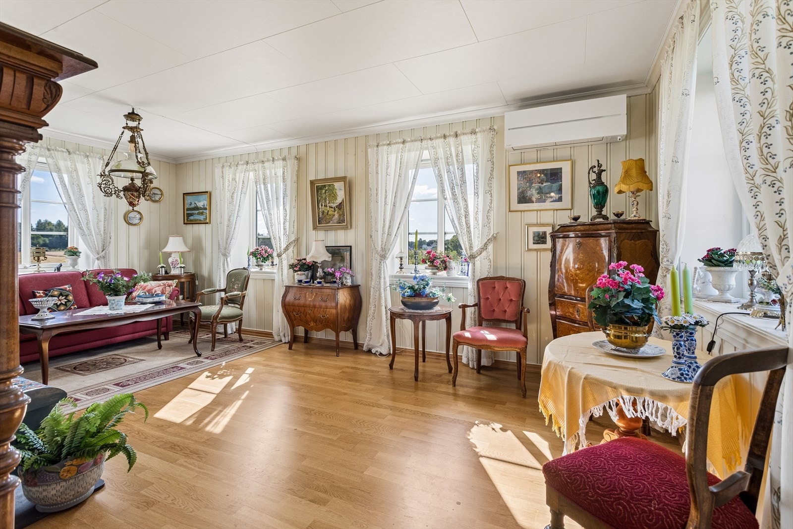 Våningshuset ble vesentlig modernisert i 2016 med bl.a. nytt tak, vinduer og kledning. Galleribilde
