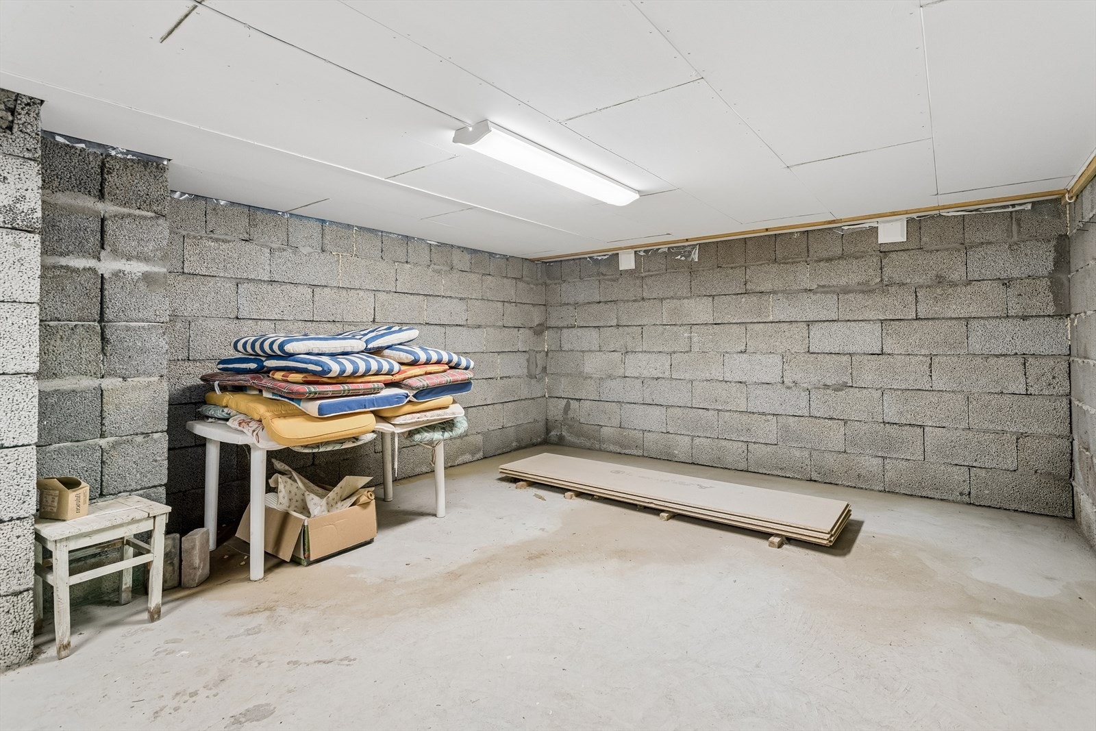 Kjelleren består av to boder med god lagringskapasitet på til sammen 55 m². Galleribilde
