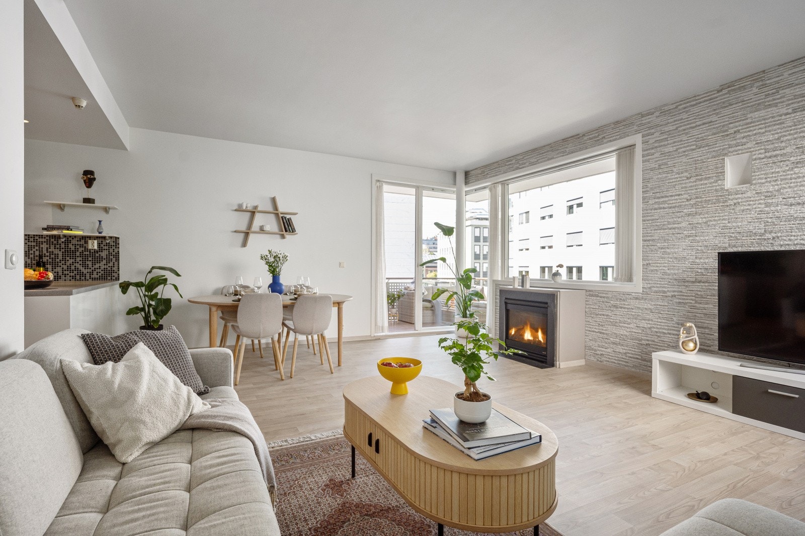 Velkommen til Thunes vei 5! En lys og luftig 3-roms hjørneleilighet med vestvendt balkong og garasje. Galleribilde