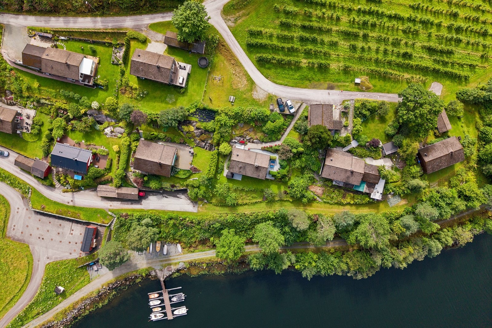 Flott beliggenhet på Hjeltnes, kort avstand til fjorden. Galleribilde