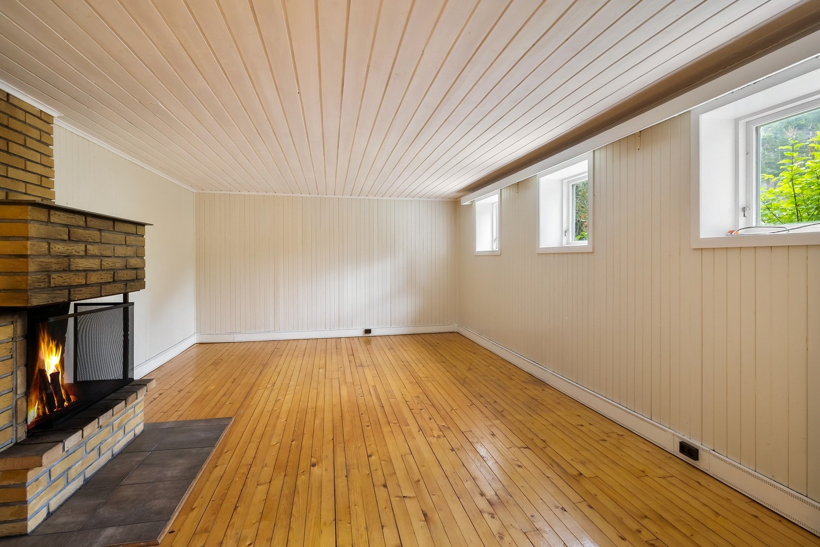 Romslig kjellerstue med gode bruksmuligheter Galleribilde