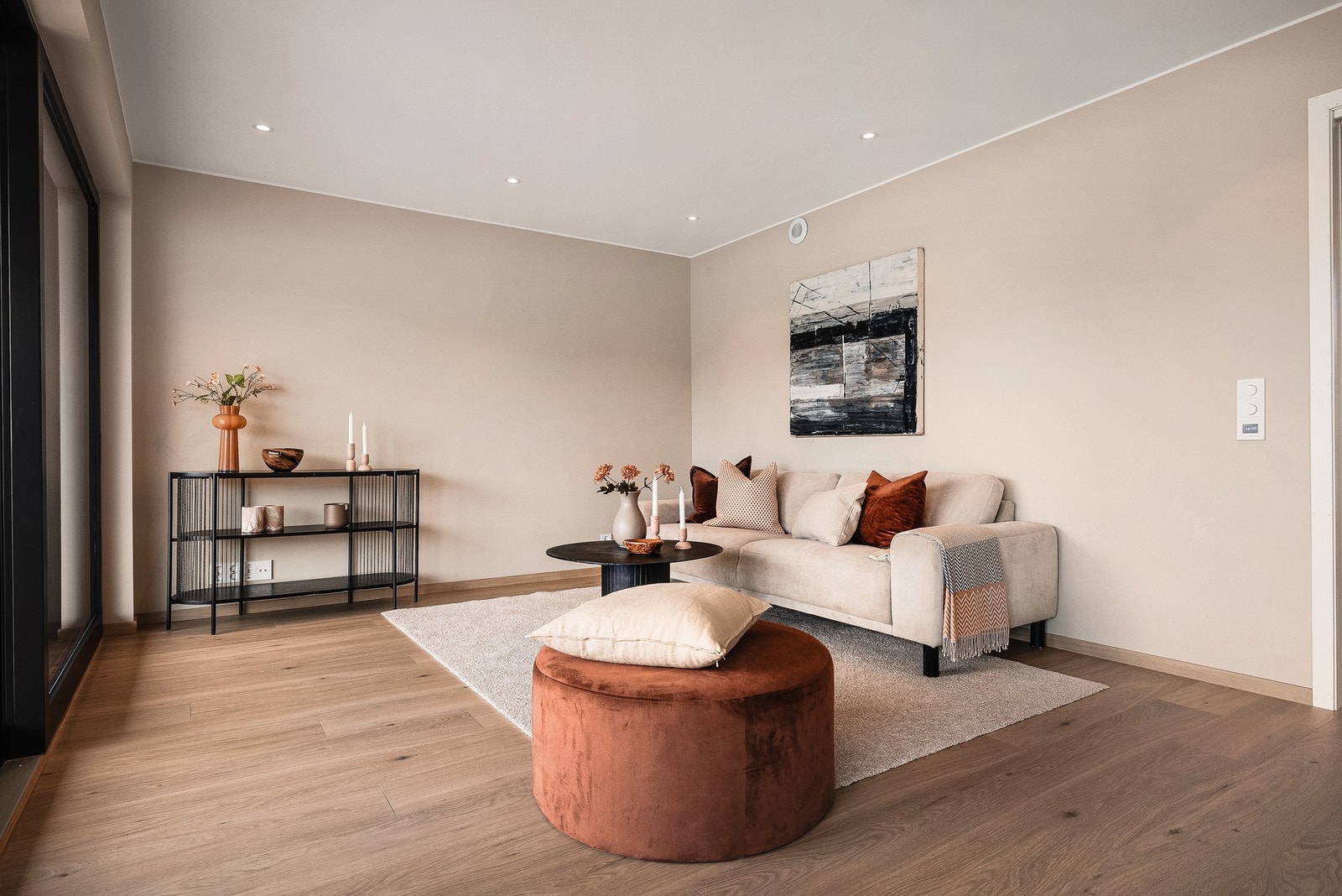 Loftstuen er 17,5 kvm og har god plass til sofagruppe og tv-seksjon. Galleribilde