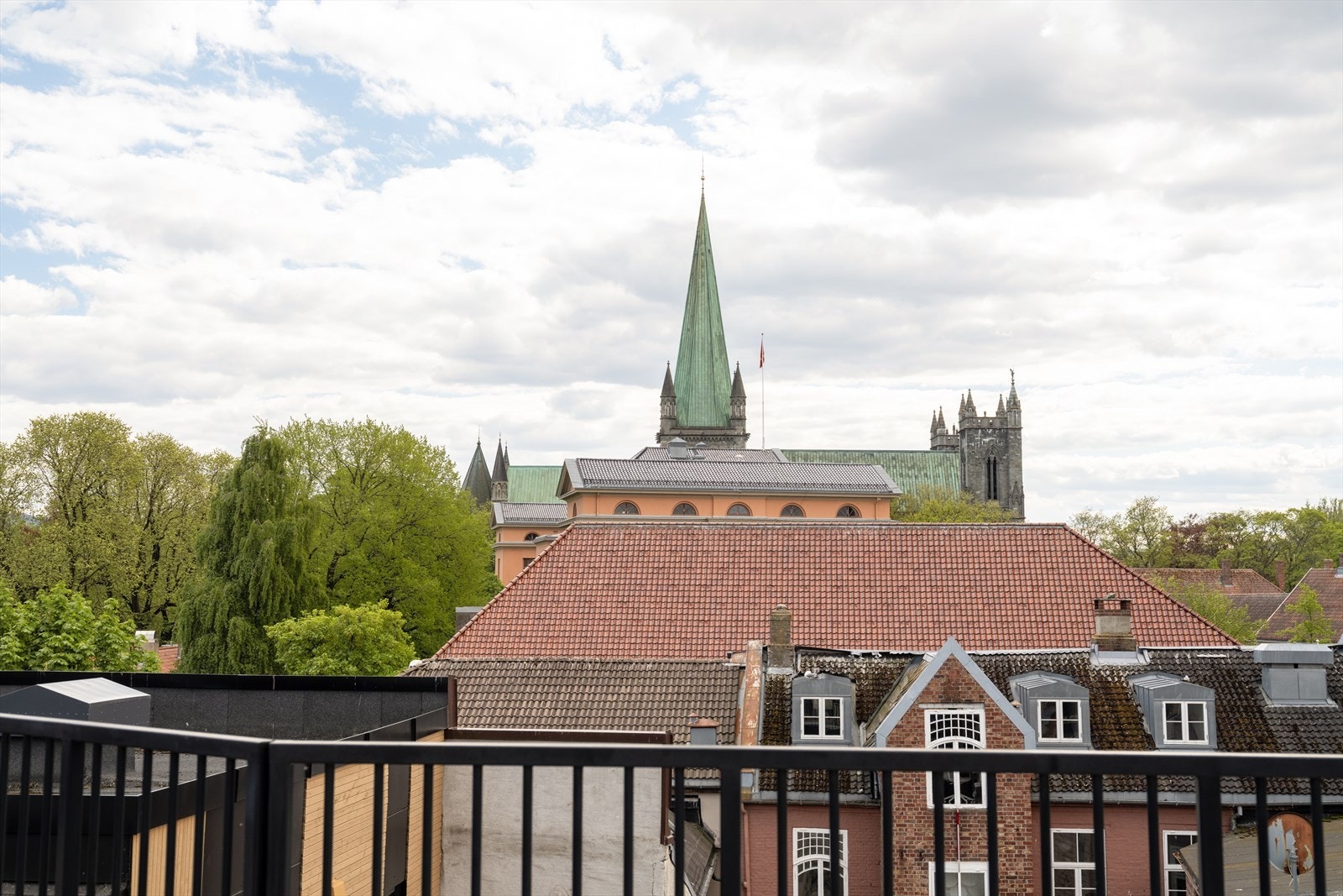 Her får du fantastisk utsikt, spesielt mot øst og sør. Galleribilde