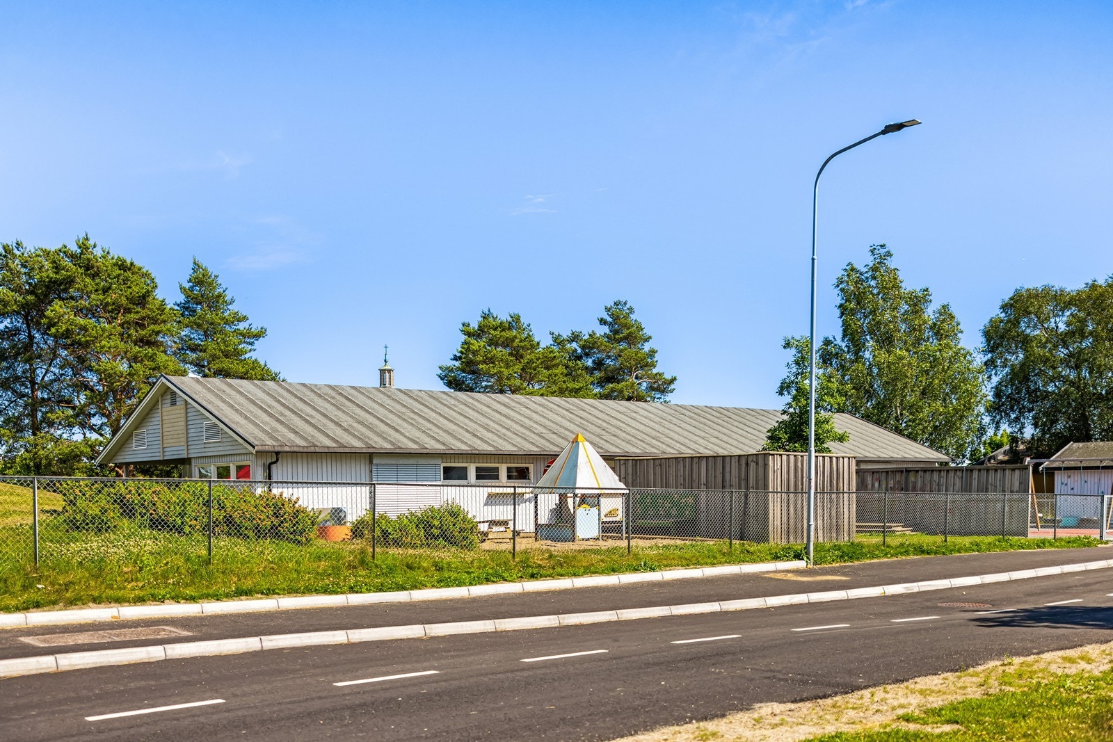 Nærområdet byr på kort vei til barnehage og andre daglige fasiliteter. Galleribilde