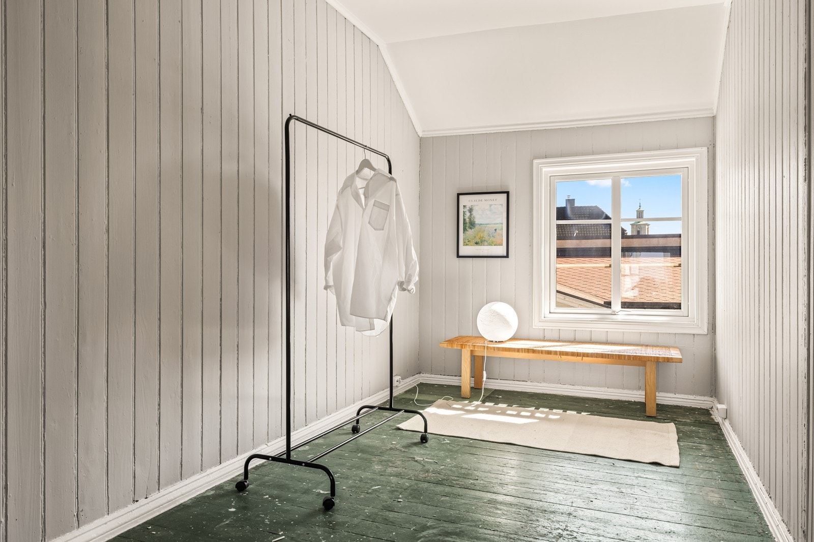 Soverom på innsiden av hovedsoverommet. Kan eventuelt brukes som walk-in closet eller hjemmekontor. Galleribilde