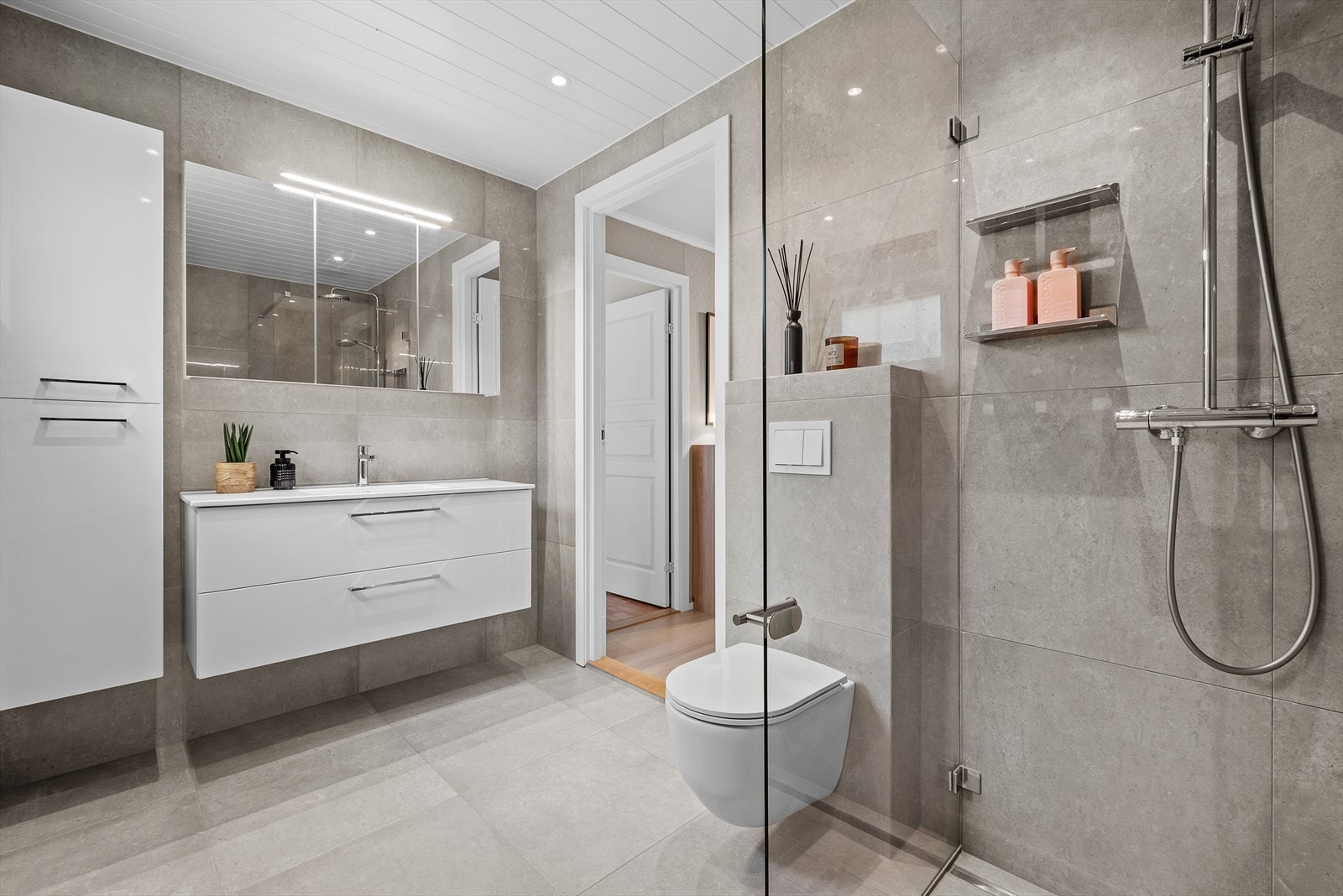 Badet på hovedplan er totalrenovert i 2023! Galleribilde