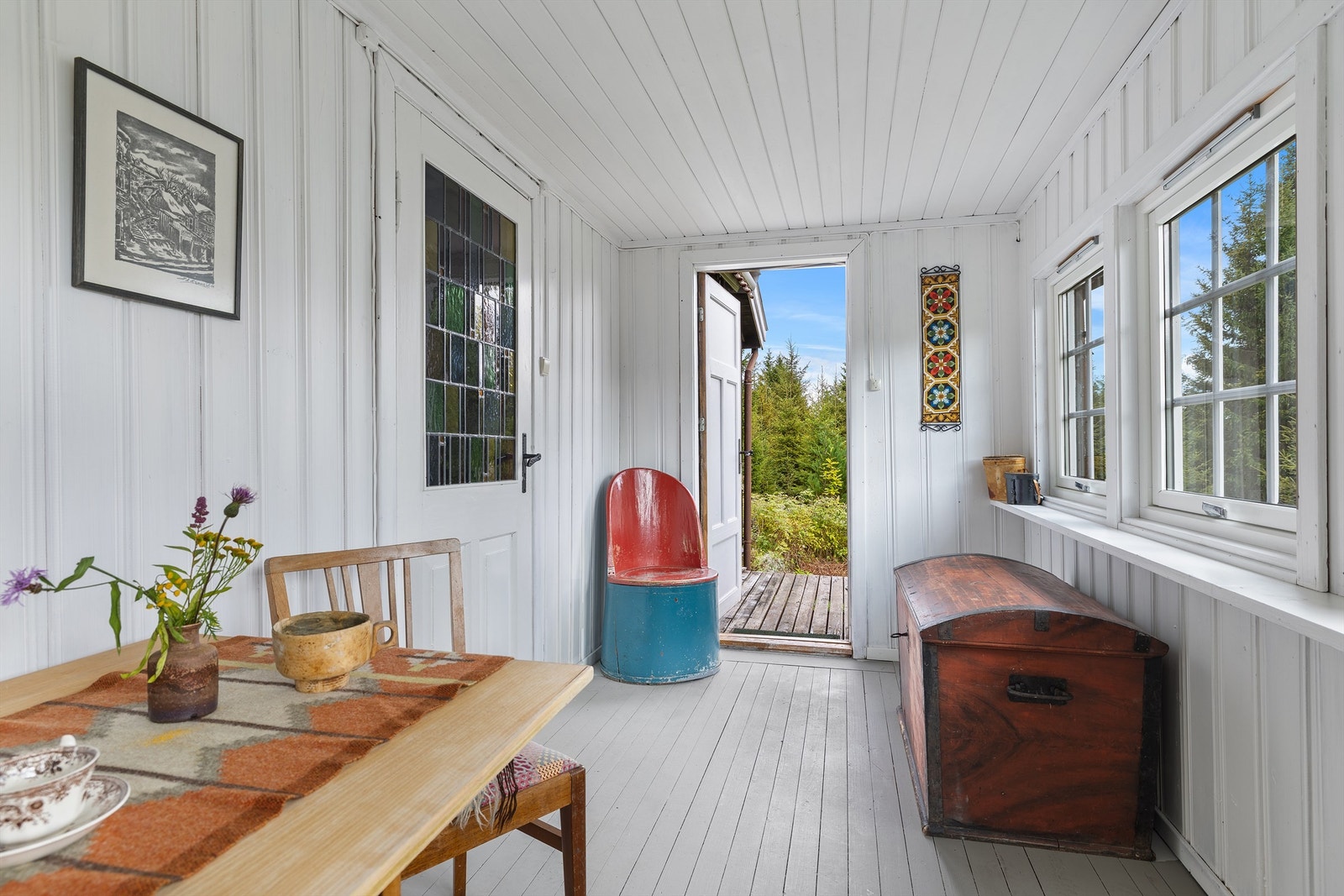Fra vinterhagen er det utgang til en liten terrasse. Galleribilde