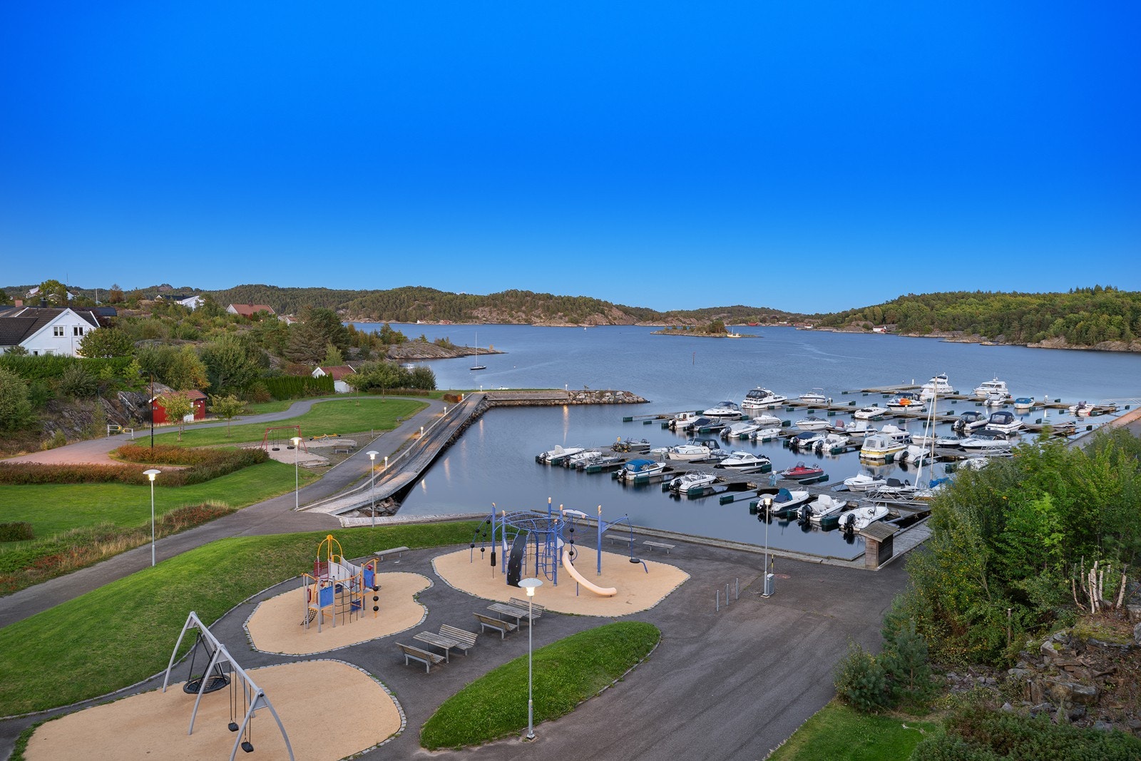 For den som ønsker båtplass, er det mulighet for å kjøpe båtplass ved Fossbekk brygge. Galleribilde