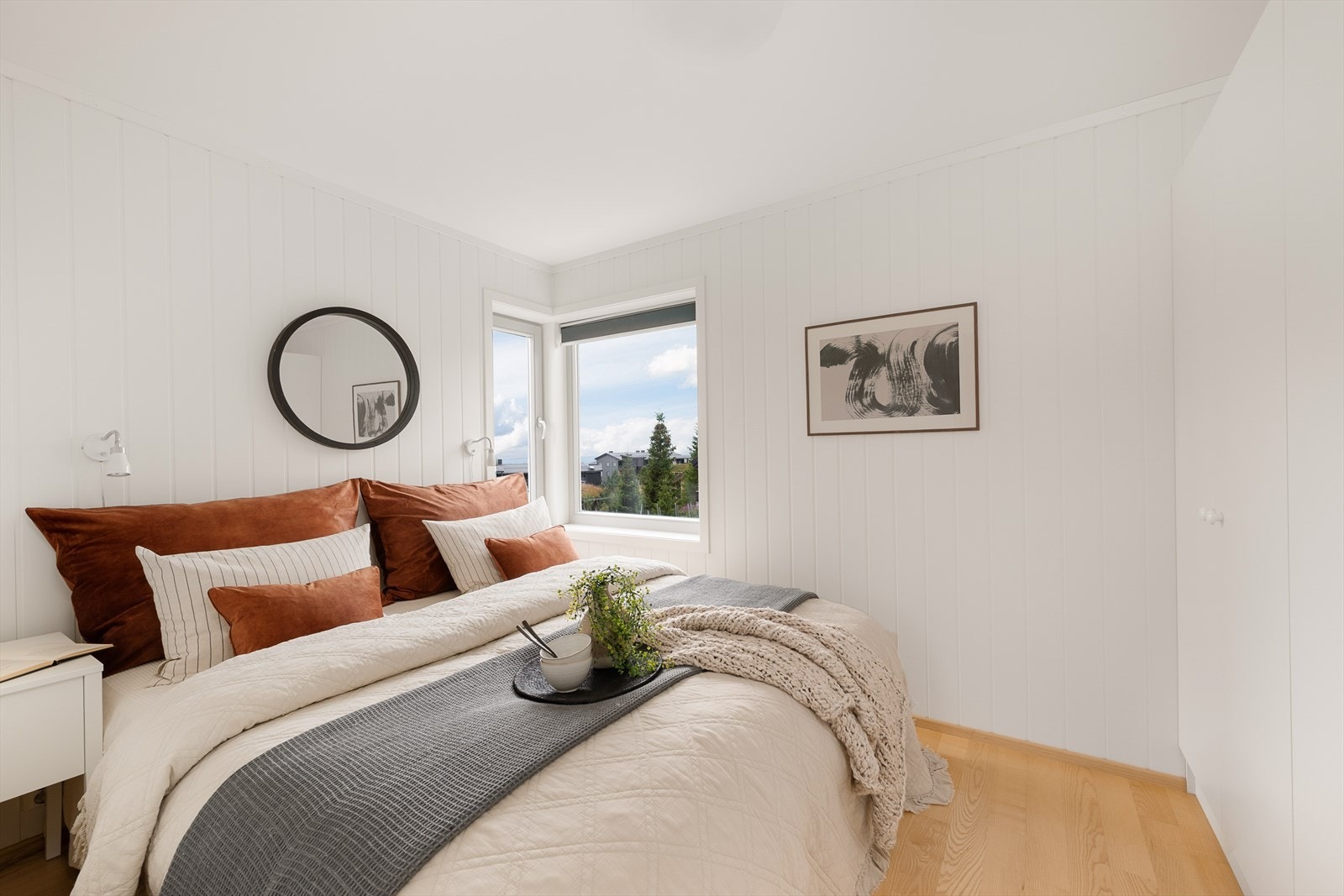 Hovedsoverom med plass til dobbeltseng og garderobeskap. Galleribilde