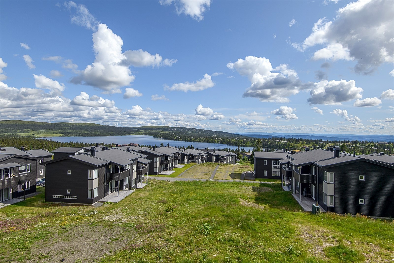 Oversiktsbilde fra leilighetene i Panoramavegen. Galleribilde
