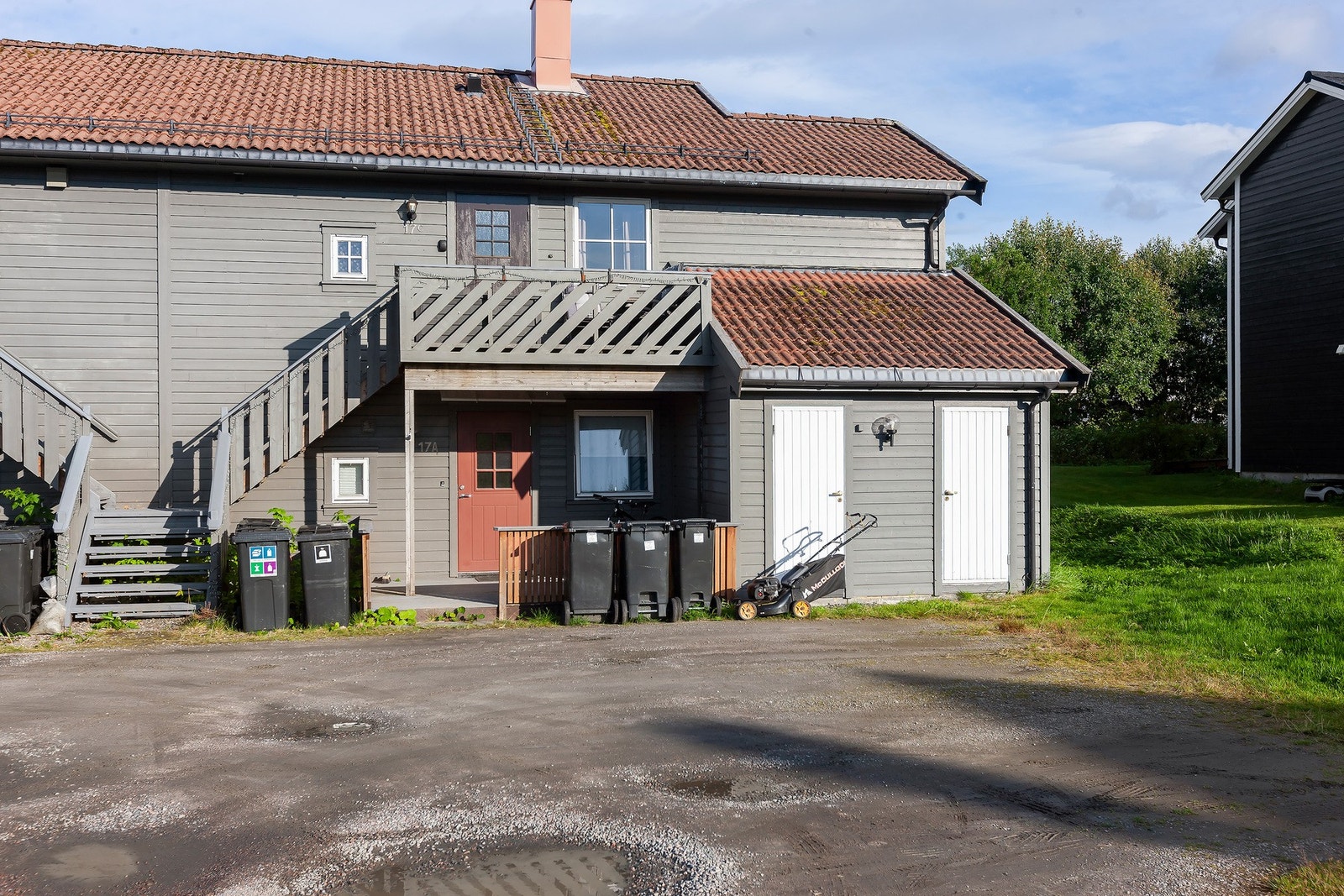 Utebod på 5 kvm på bakkeplan med god oppbevaringsmulighet. Galleribilde