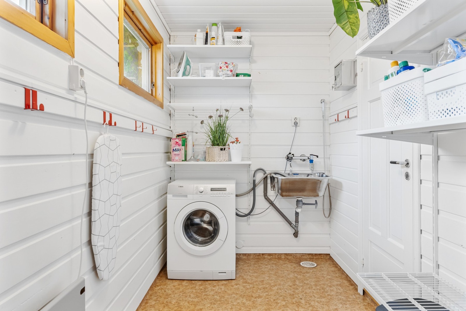 Vaskerommet ligger praktisk til ved badet Galleribilde