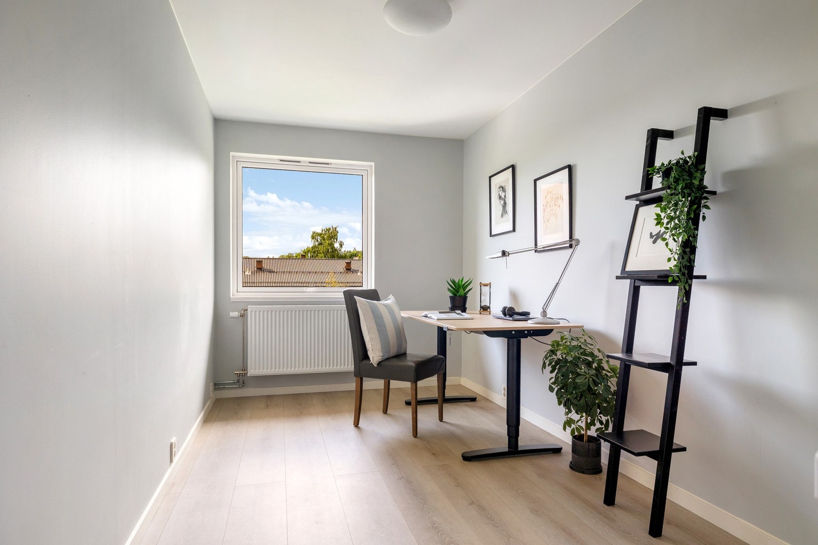 Rommene egner seg fint som både barnerom, gjesterom og/eller hjemmekontor Galleribilde