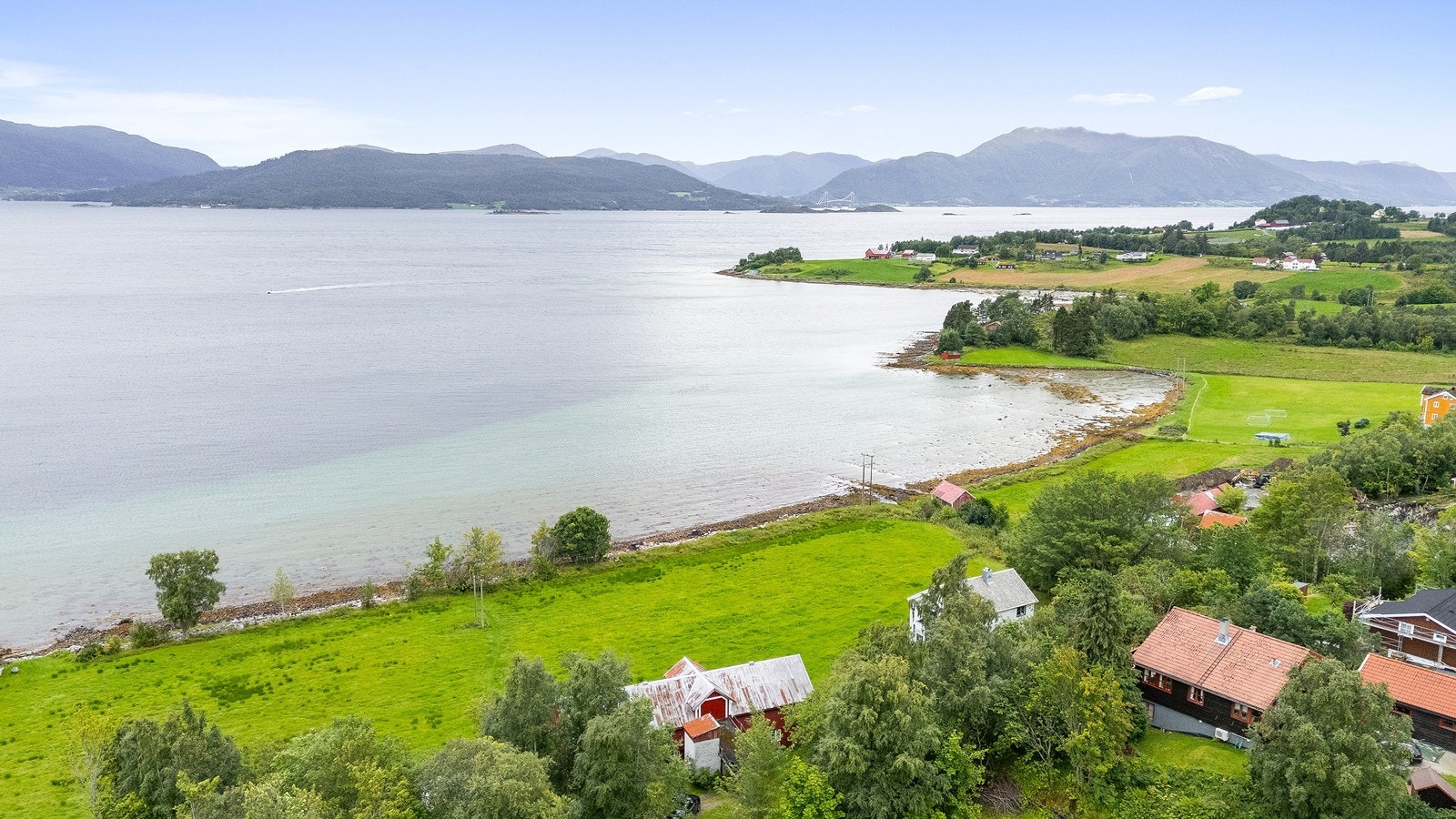 Eiendommen ligger i et naturskjønt område Galleribilde