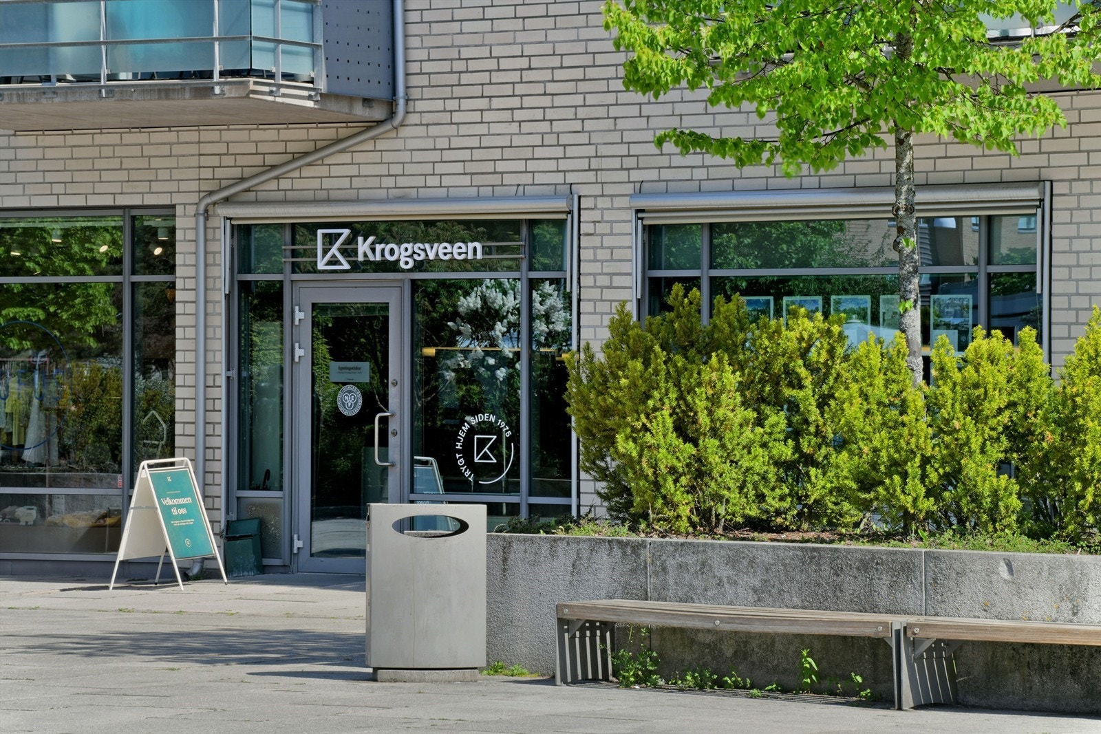 Eiendommen presenteres av Sebastian Håbesland ved Krogsveen Kolbotn Galleribilde