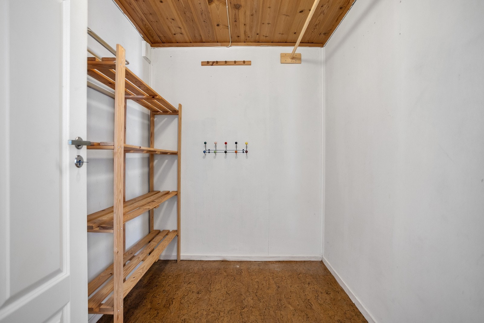 Bod med god plass til oppbevaring. Galleribilde