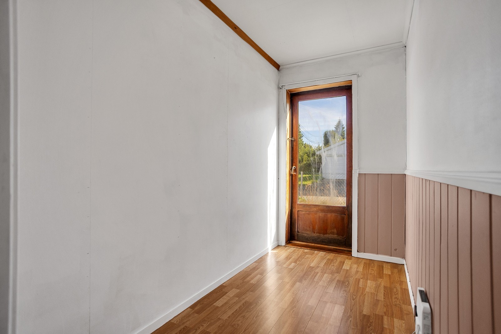 Innredet rom med egen utgang. Galleribilde