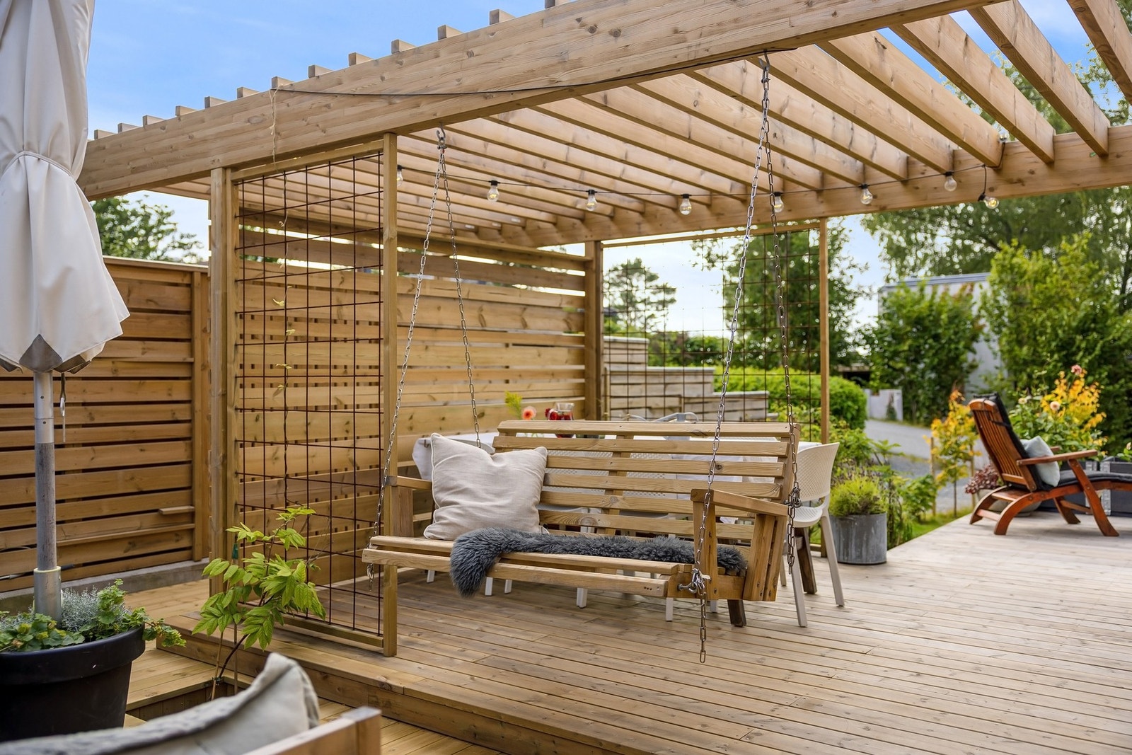 Plassbygd pergola skaper en fin helhet! Galleribilde
