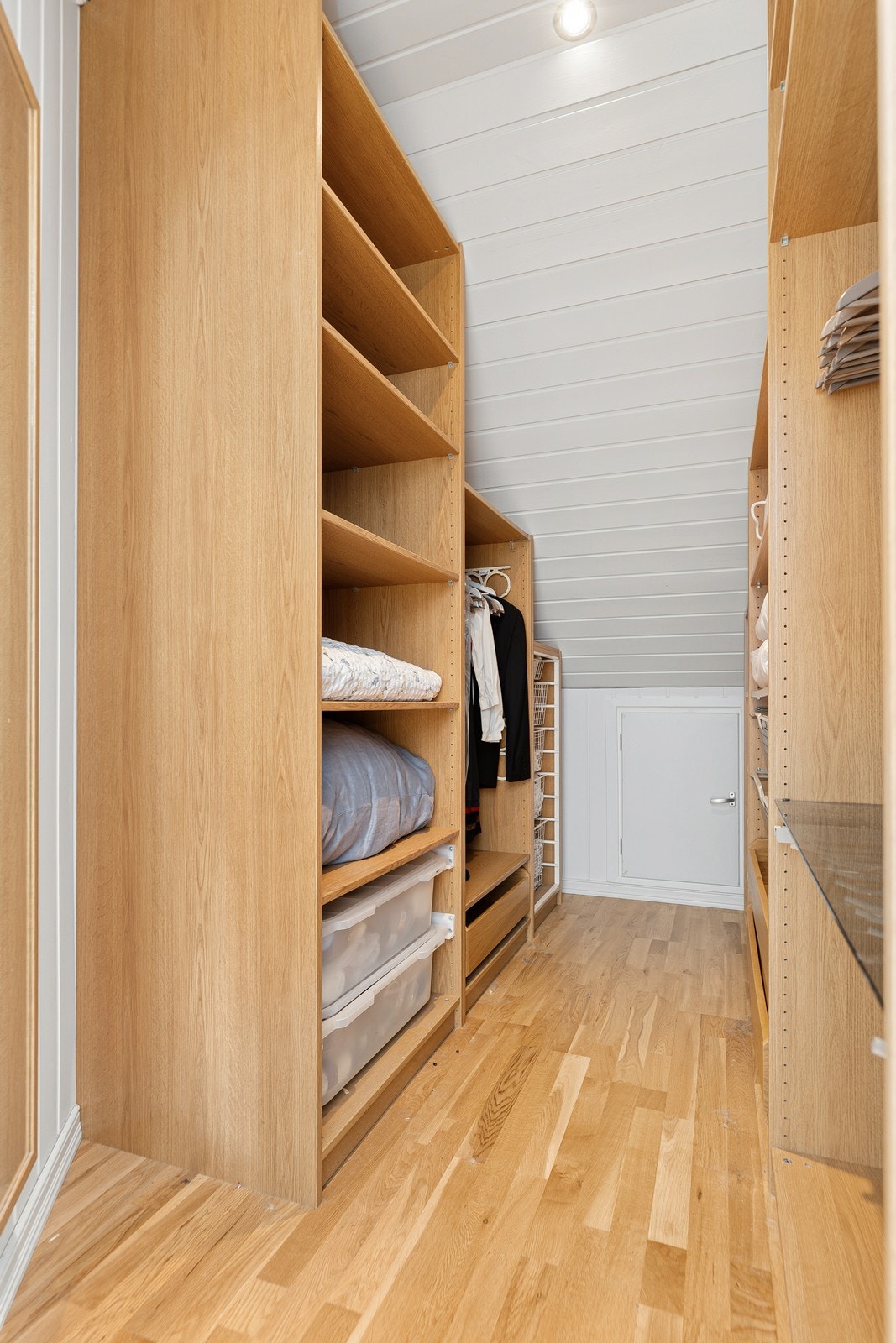 Walk-in garderobe i tilknytning soverom 3 Galleribilde