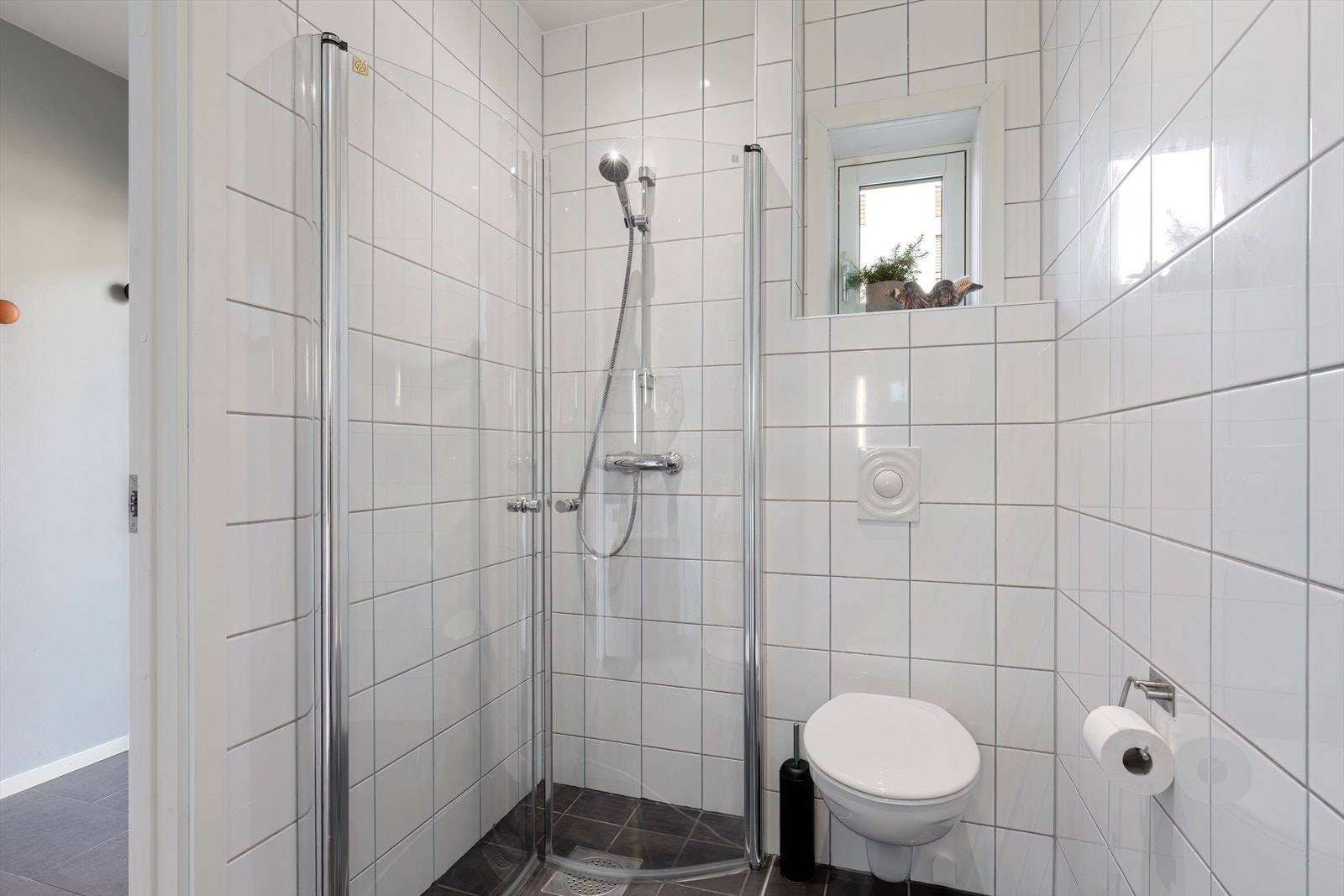 Bad 1. etasje - flislagt med varme i gulv Galleribilde