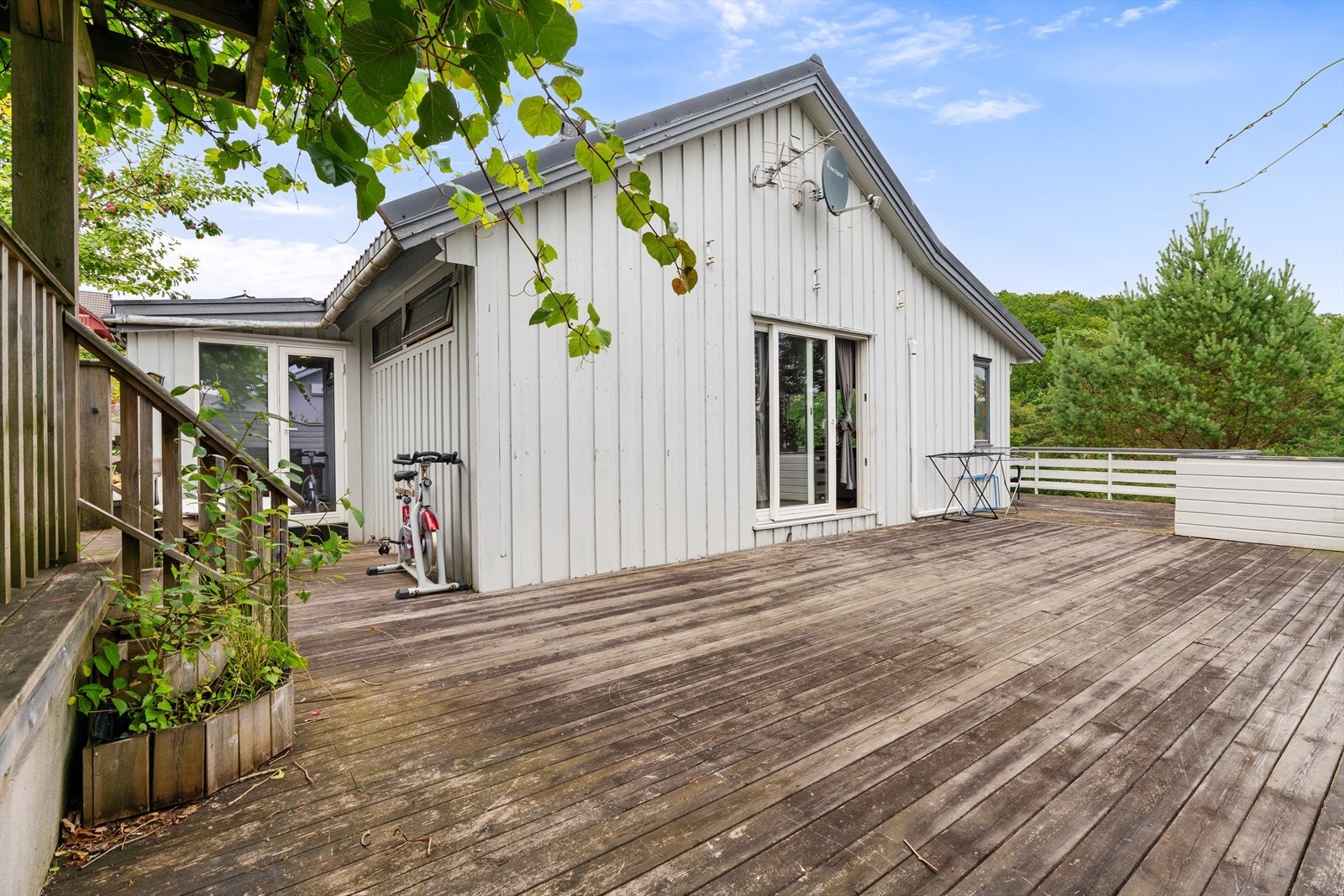 - Romslig terrasse på hele 92 kvm - Galleribilde