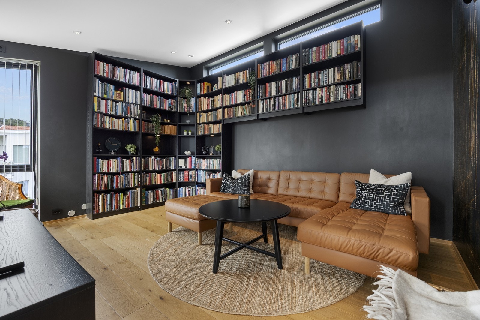 Bibliotek / mediarom, opprinnelig godkjent som soverom. Galleribilde