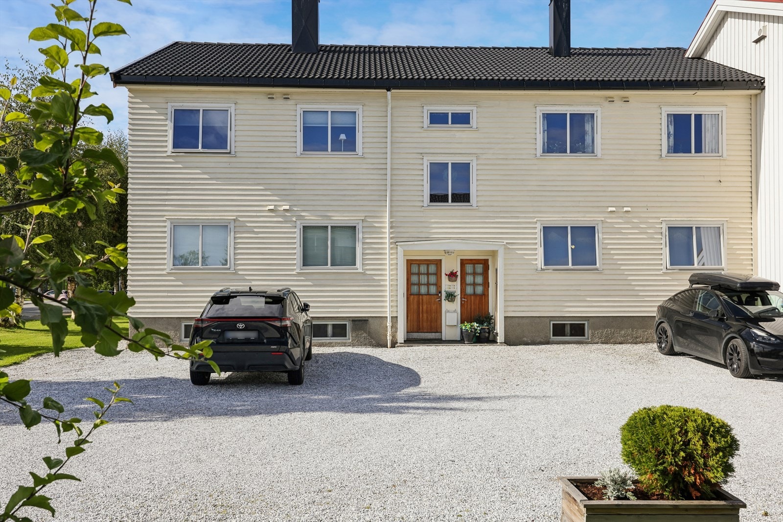 Fra boligen er det kort vei til skoler og dagligvarebutikker, samt Valentinlyst kjøpesenter med et rikholdig utvalg av butikker som blant annet treningssenter, legesenter, apotek, frisør, bank og vinmonopolet. Galleribilde