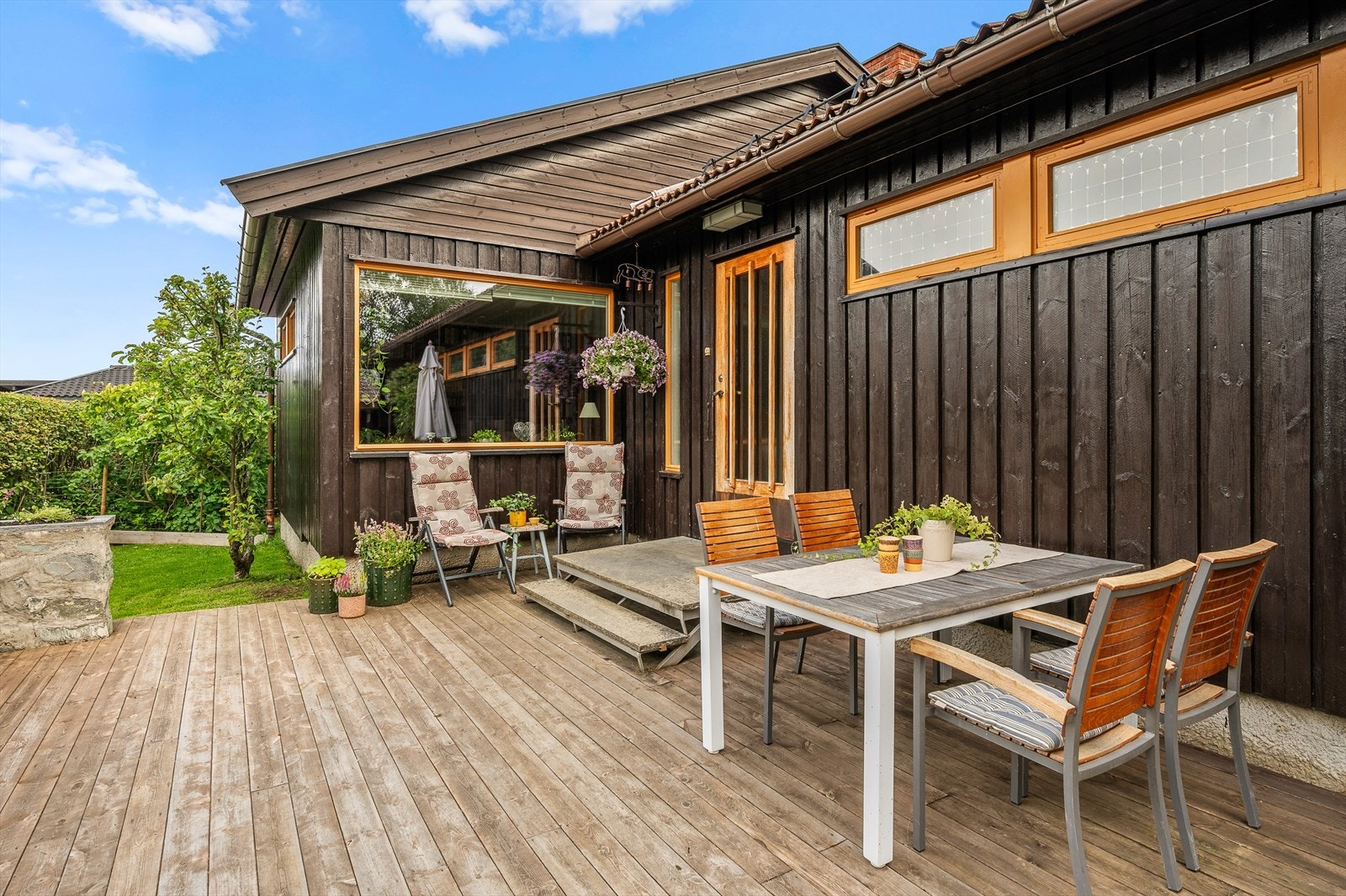 Terrassen ved inngangspartiet er på 30m². Galleribilde